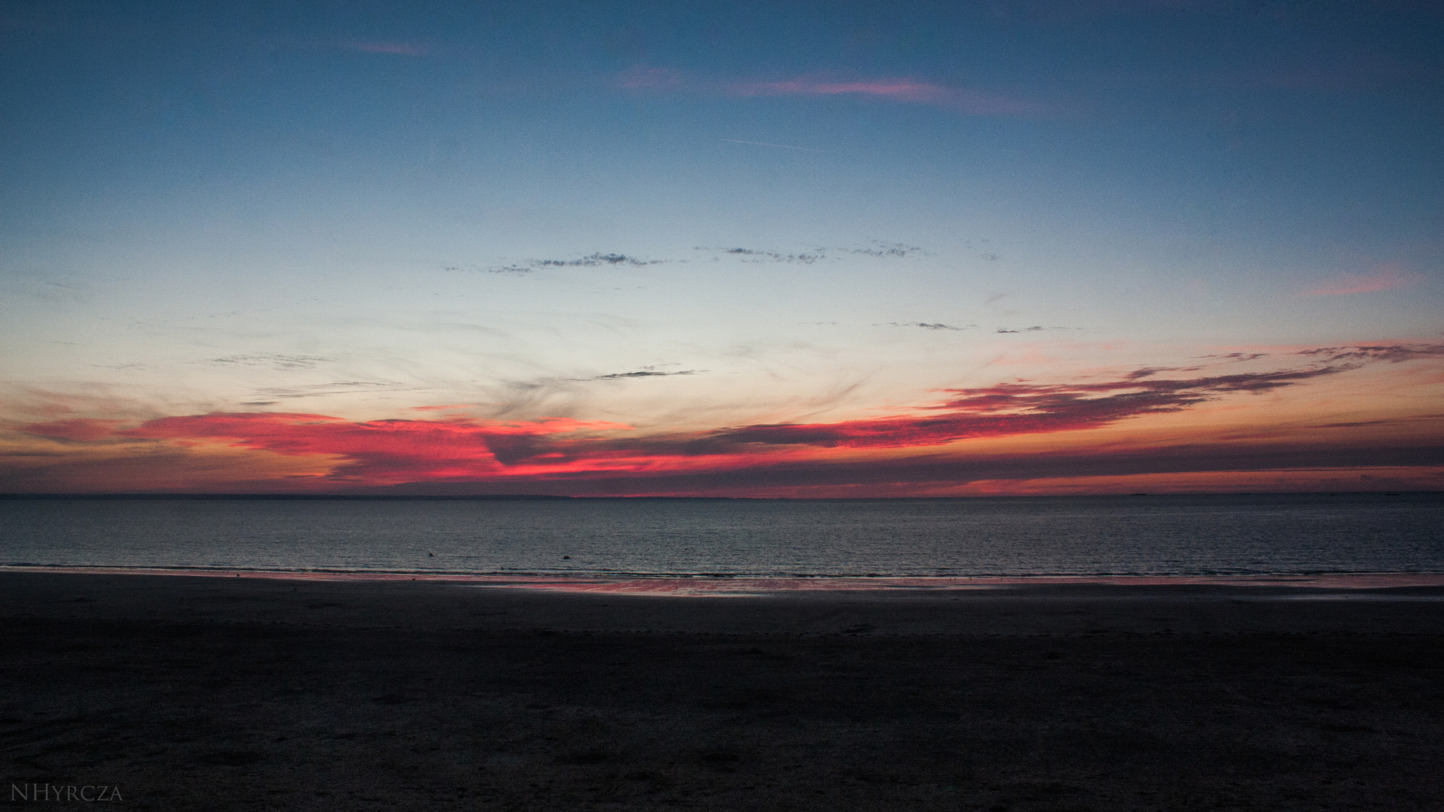 Canon EOS 40D sample photo. Reds clouds photography