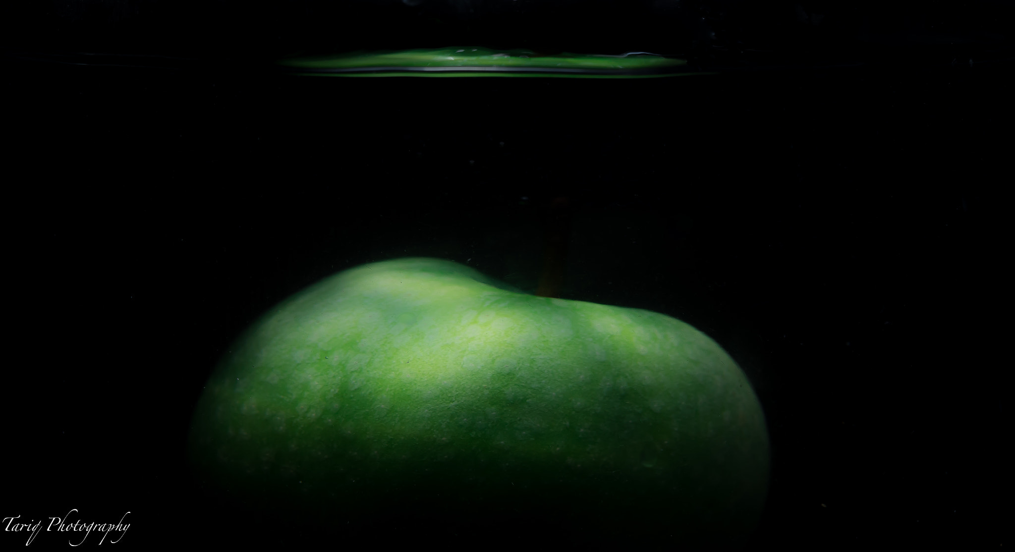 Canon EF 100mm F2.8L Macro IS USM sample photo. Green apple photography