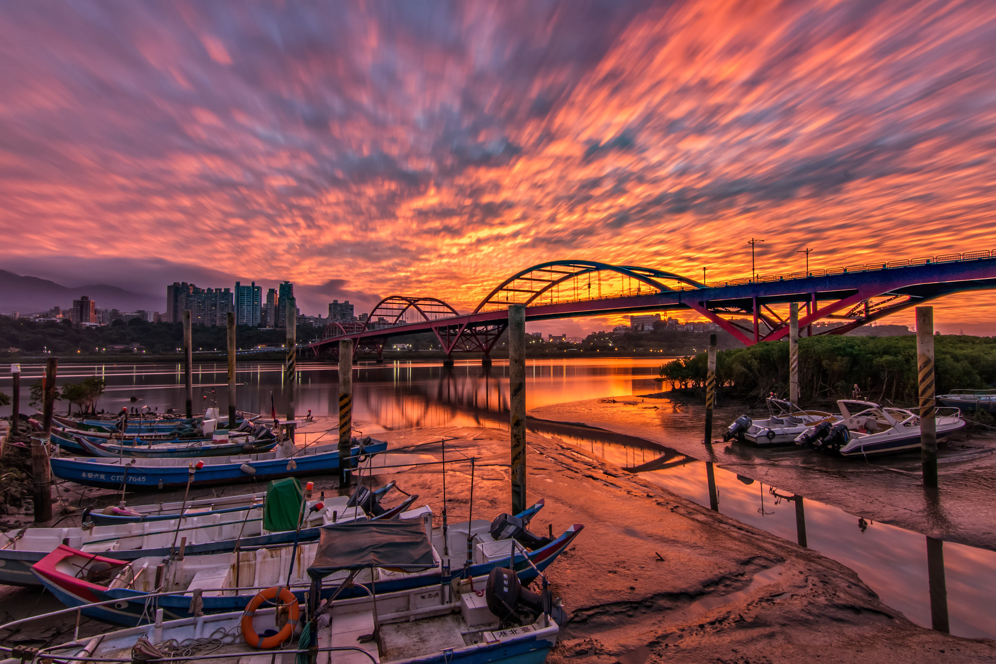 Tokina AT-X Pro 11-16mm F2.8 DX II sample photo. Burning photography