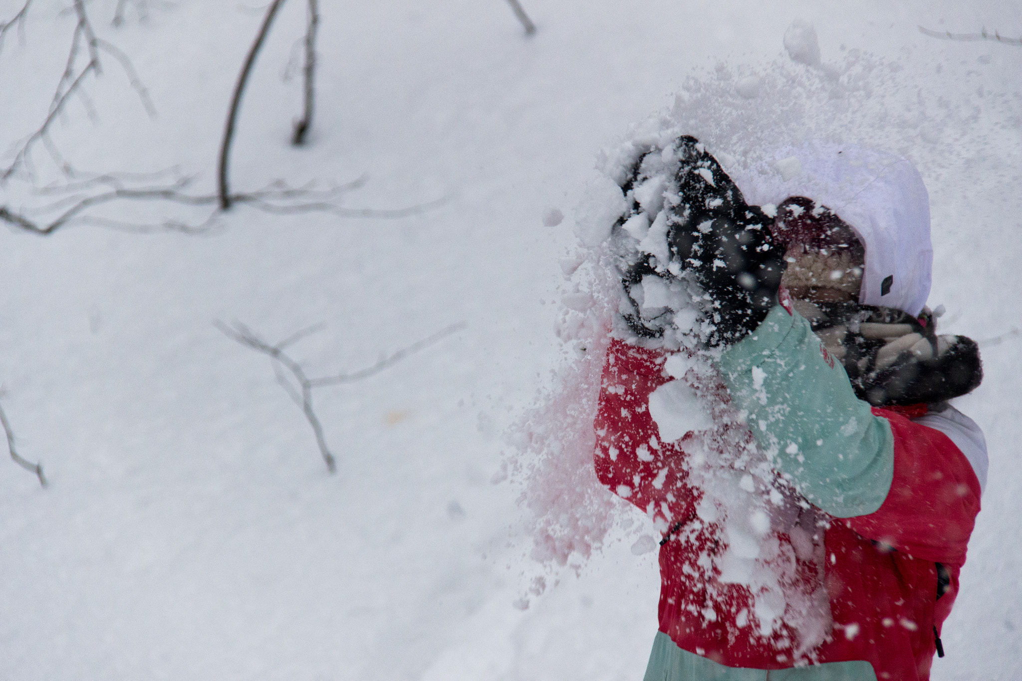 Canon EF-S 18-200mm F3.5-5.6 IS sample photo. Smashing a snowball photography