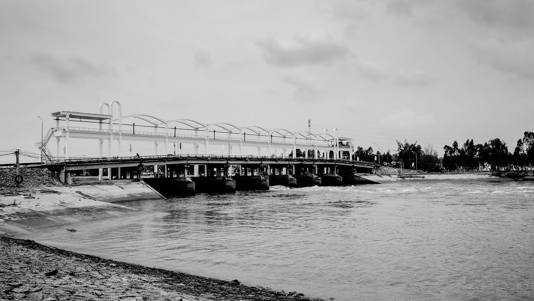 Fujifilm X-T10 + Fujifilm XF 18mm F2 R sample photo. Rachbang sluice gates photography