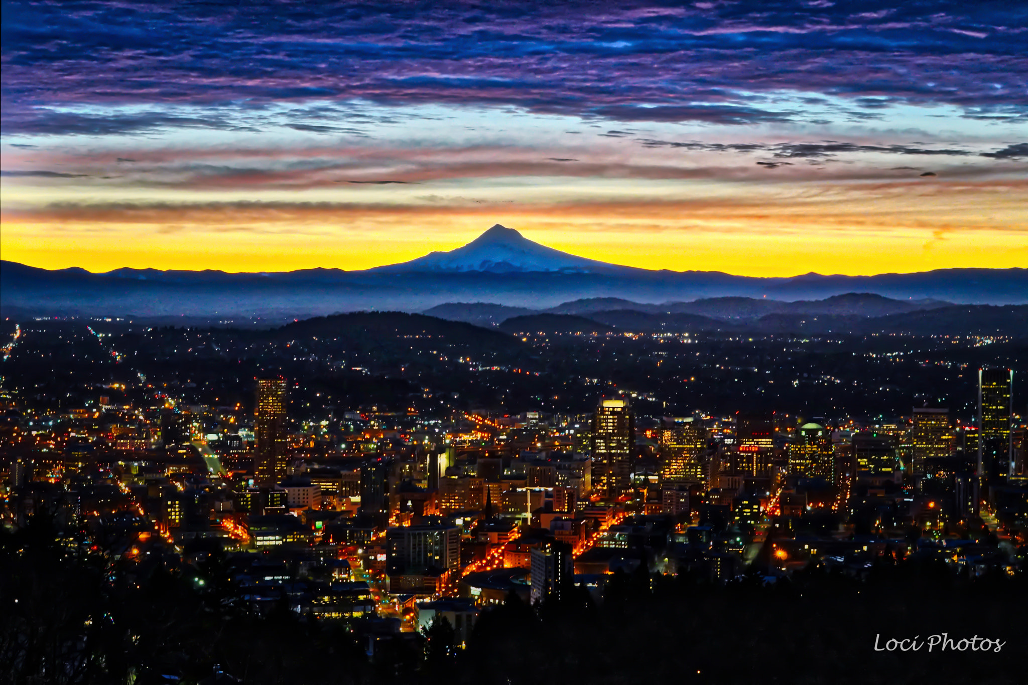 Sony a6300 + Sony FE 50mm F1.8 sample photo. Early morning mt hood photography