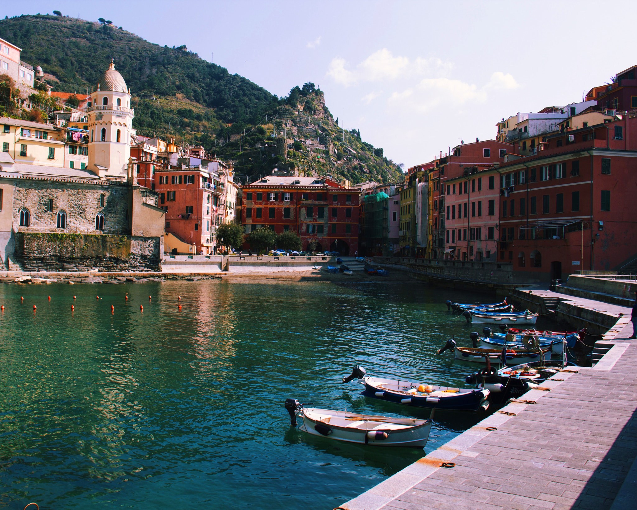 Canon EOS 550D (EOS Rebel T2i / EOS Kiss X4) sample photo. Vernazza's harbor photography