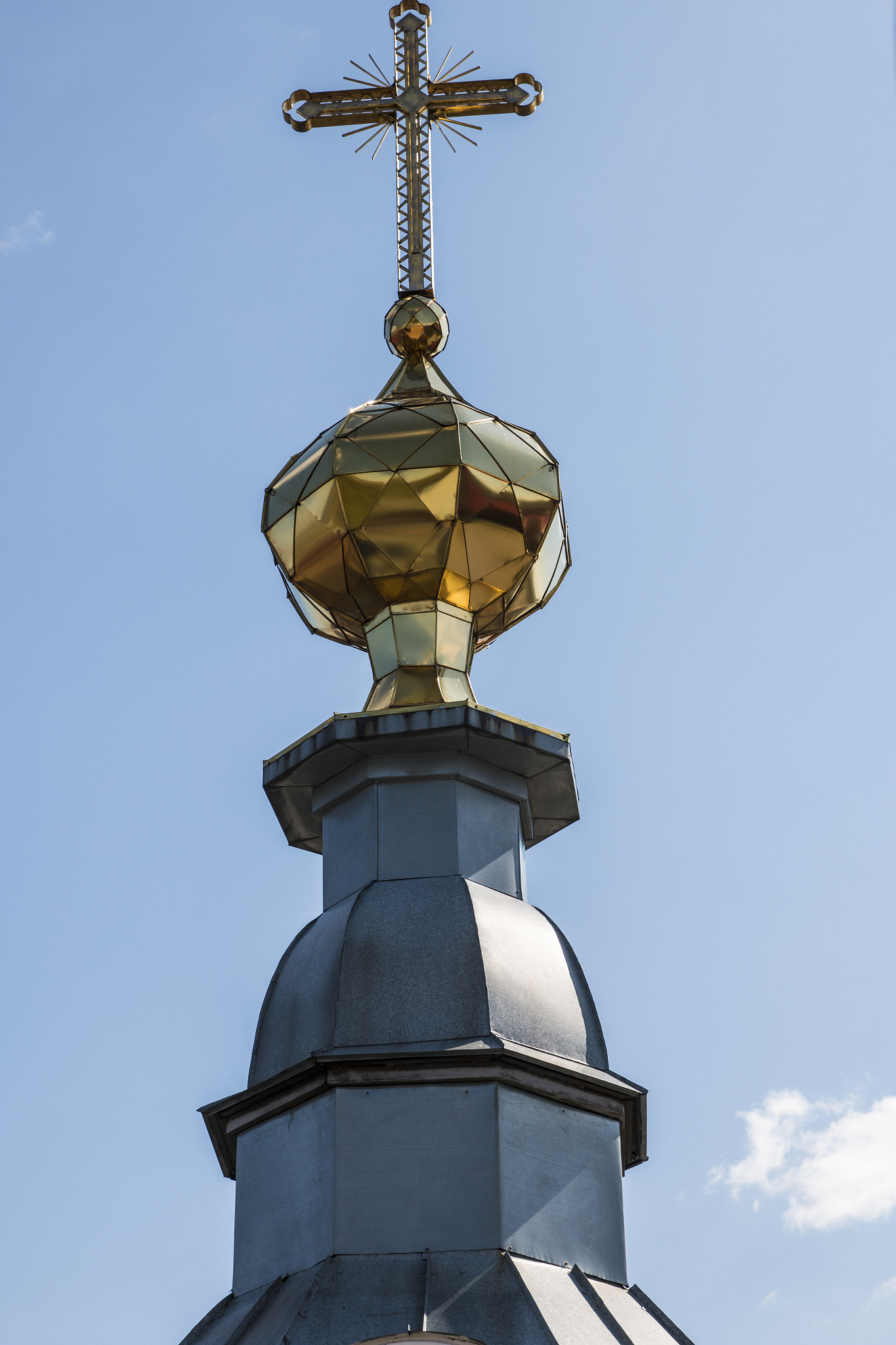 Canon EOS 70D + Tamron SP AF 17-50mm F2.8 XR Di II LD Aspherical (IF) sample photo. Domes and crosses of orthodox temple photography