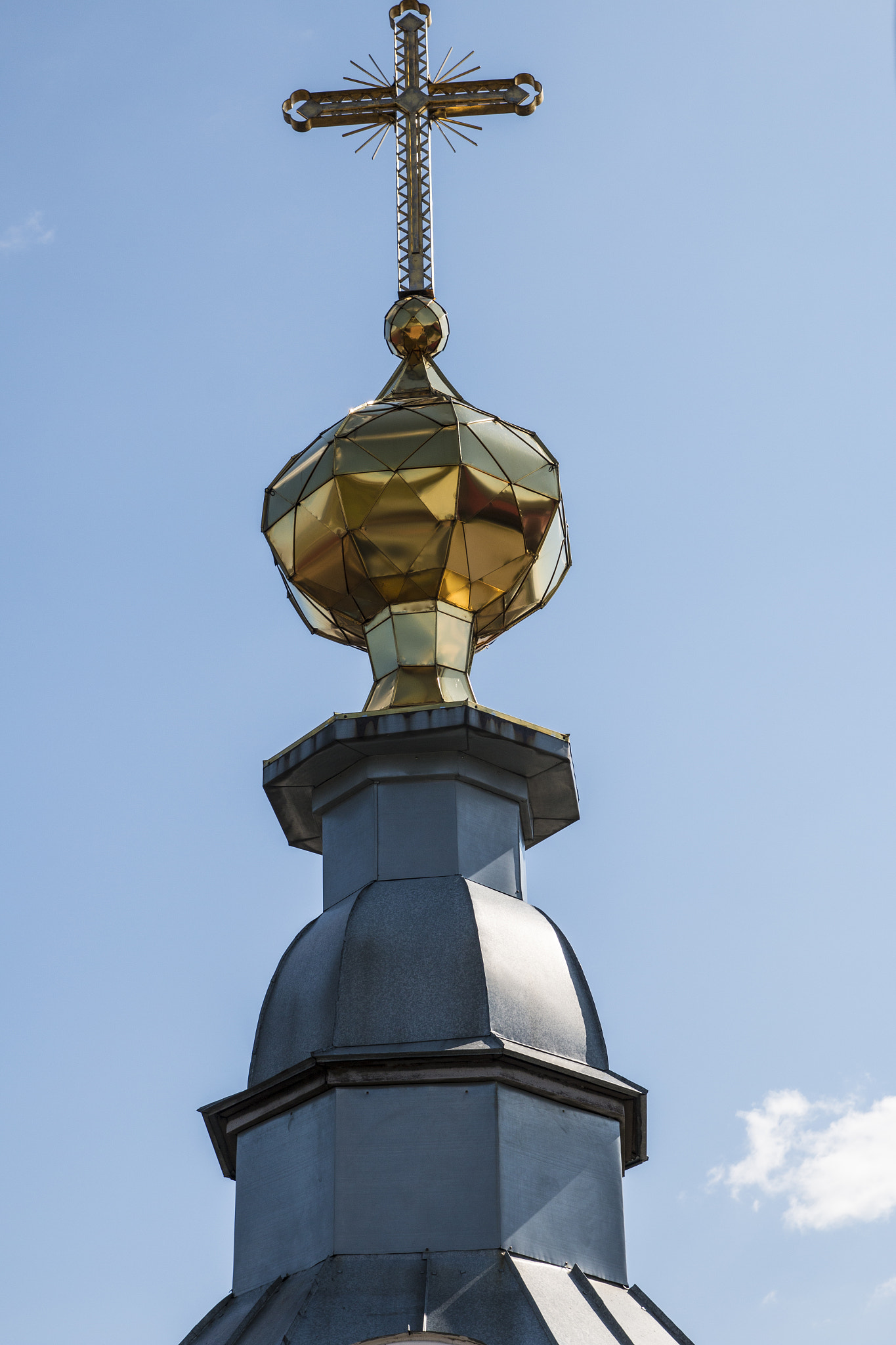 Tamron SP AF 17-50mm F2.8 XR Di II LD Aspherical (IF) sample photo. Domes and crosses of orthodox temple photography