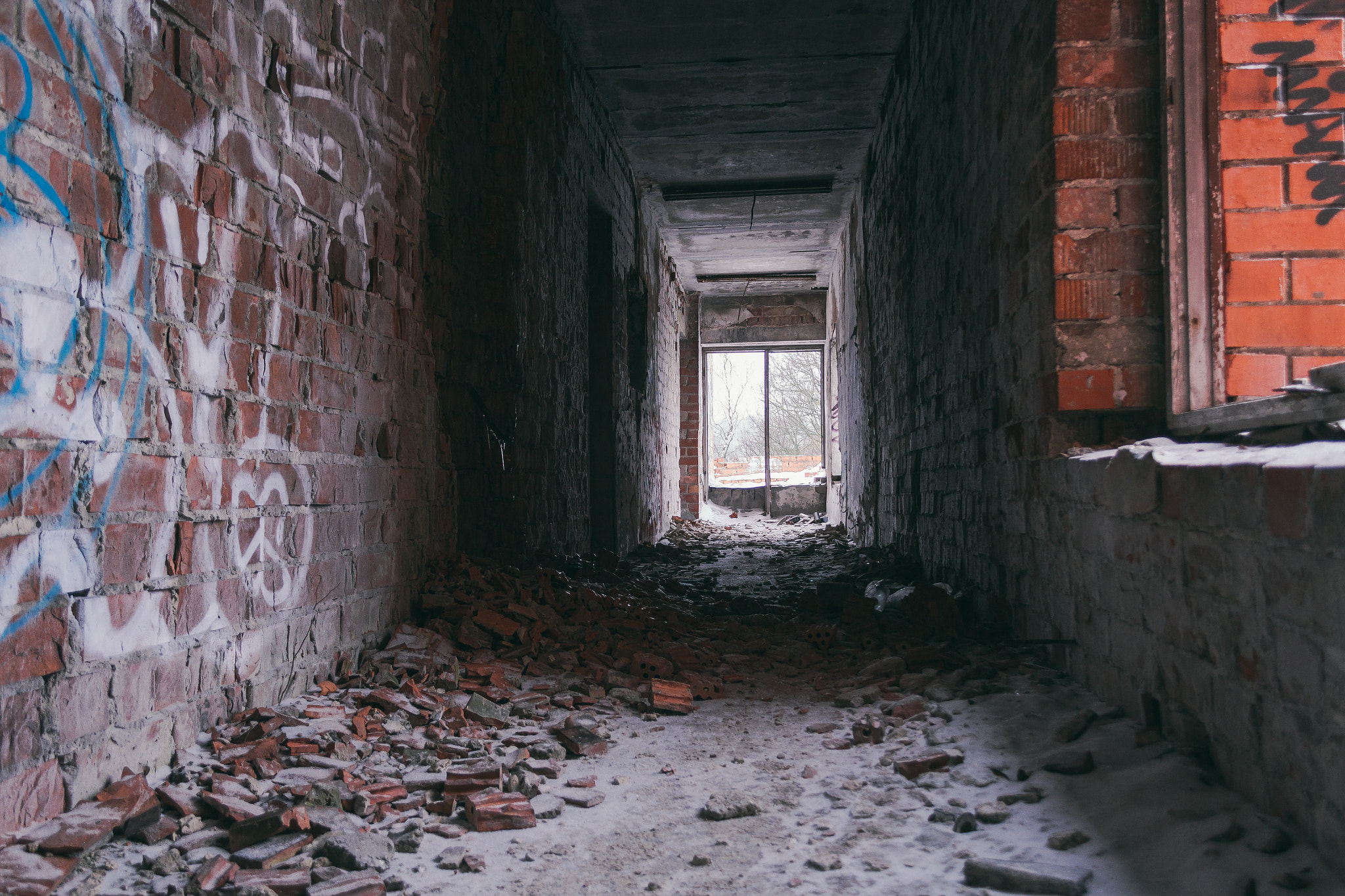 Canon EF-S 18-55mm F3.5-5.6 II sample photo. Forgotten house  photography