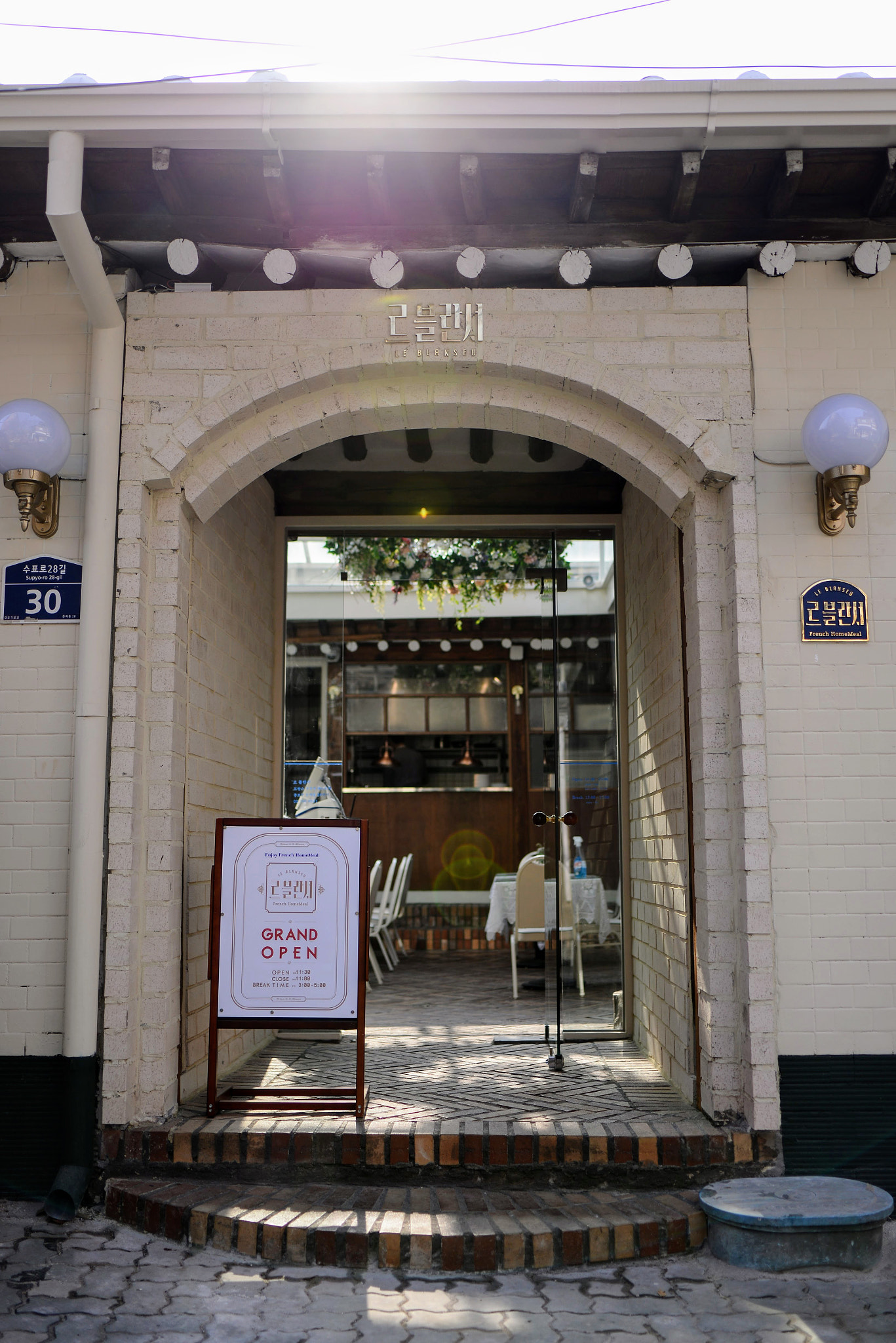 Nikon D610 + Tamron SP 35mm F1.8 Di VC USD sample photo. French restaurant in korean architecture photography