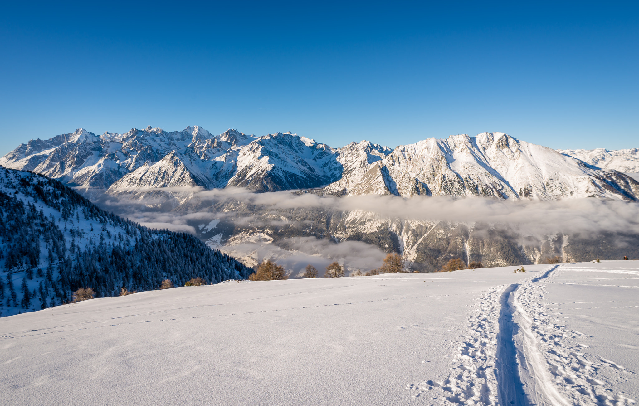 Nikon D610 + AF Nikkor 20mm f/2.8 sample photo. Tracks in the valais snow photography