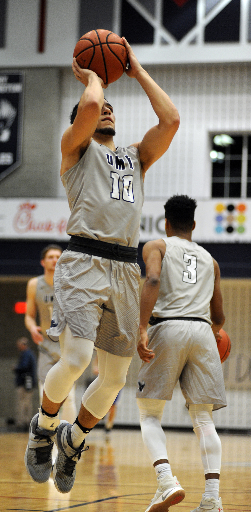 Nikon AF-Nikkor 80-200mm F2.8D ED sample photo. Basketball photography