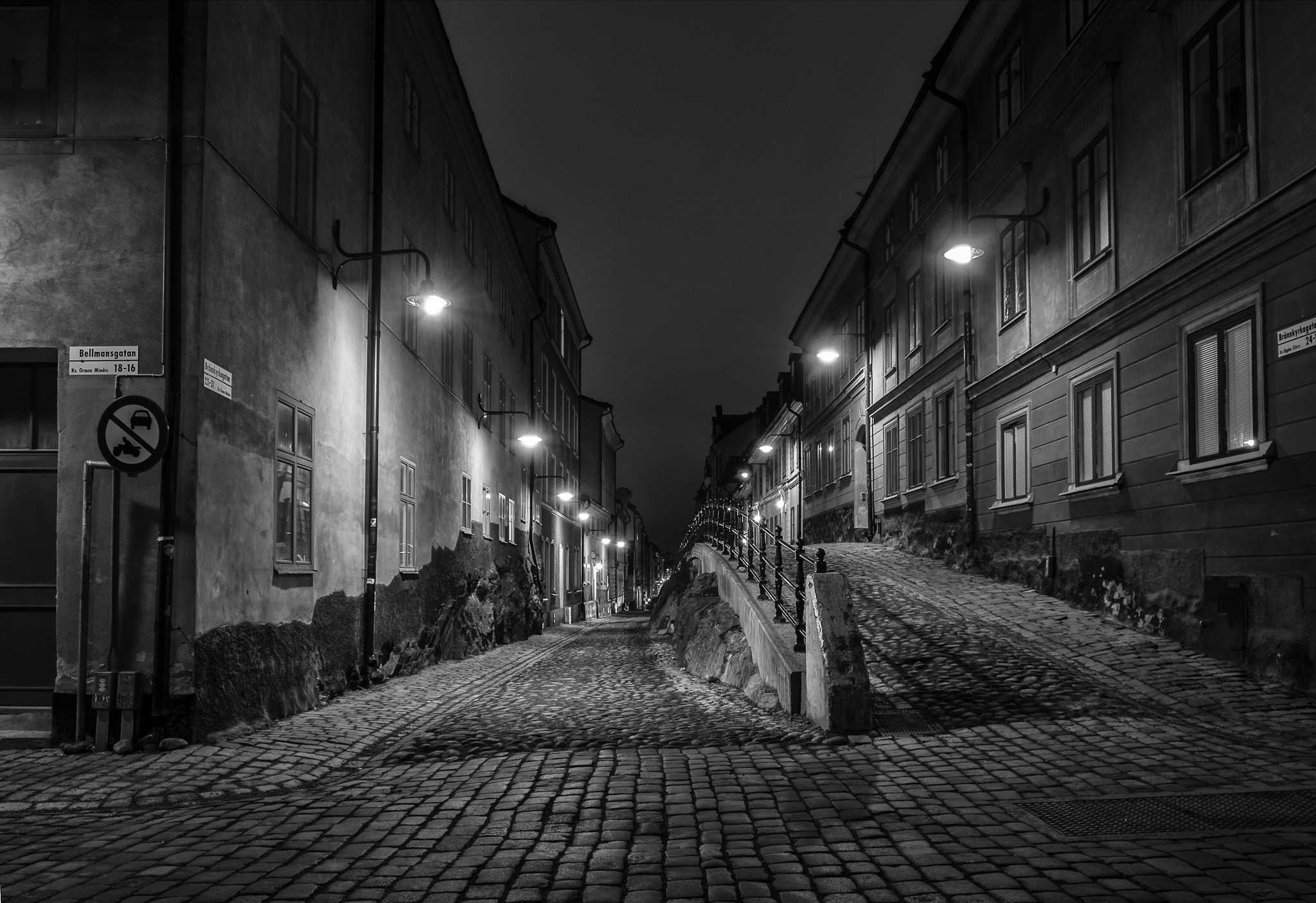 Fujifilm X-Pro1 + Fujifilm XF 18-55mm F2.8-4 R LM OIS sample photo. Night in stockholm photography