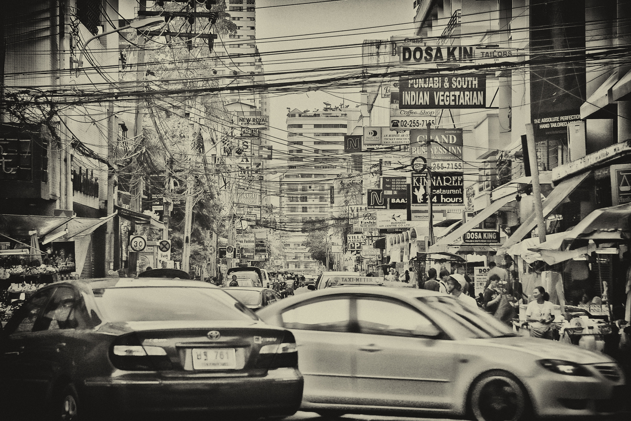 Canon EOS 40D + Canon EF 24-70mm F2.8L USM sample photo. Img b&w bangkok photography