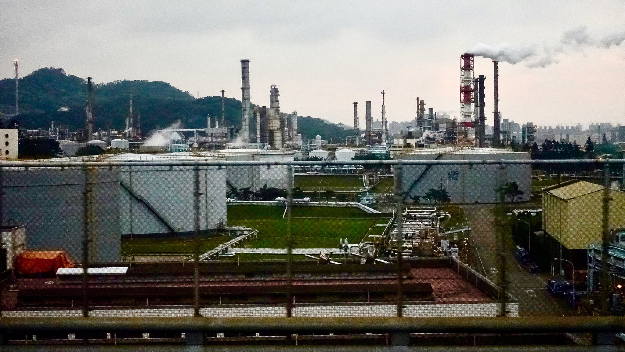Sony DSC-RX100M5 + Sony 24-70mm F1.8-2.8 sample photo. Chemical plant photography