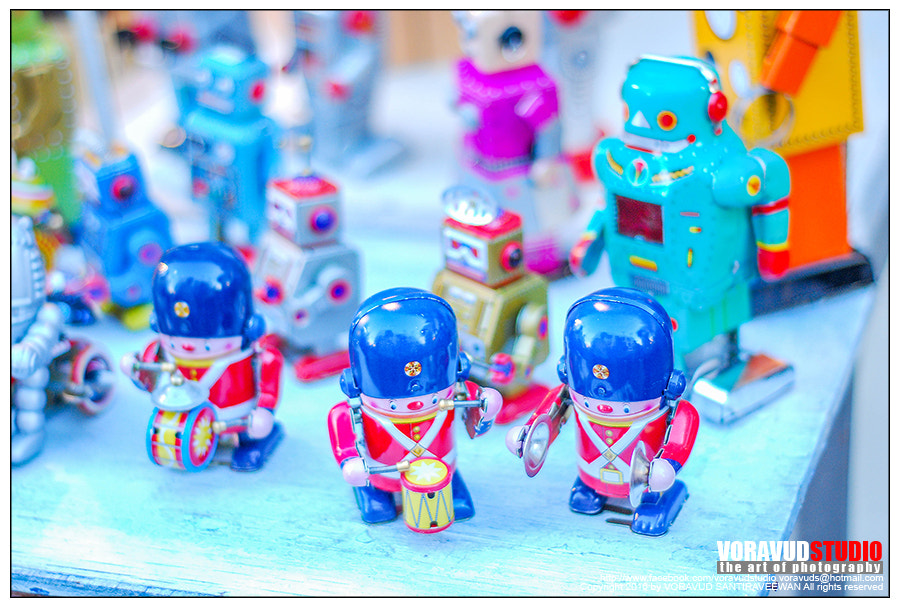Nikon D80 + Nikon AF Nikkor 50mm F1.8D sample photo. Tin toy at amphawa floating market samutsongkram thailand photography