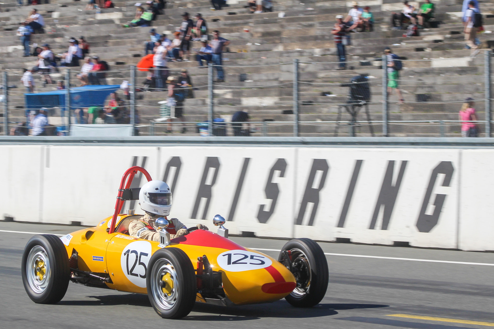Canon EF 75-300mm f/4-5.6 USM sample photo. Grassroots motorsport from half a century ago: formula vee revival (norisring 2015) photography