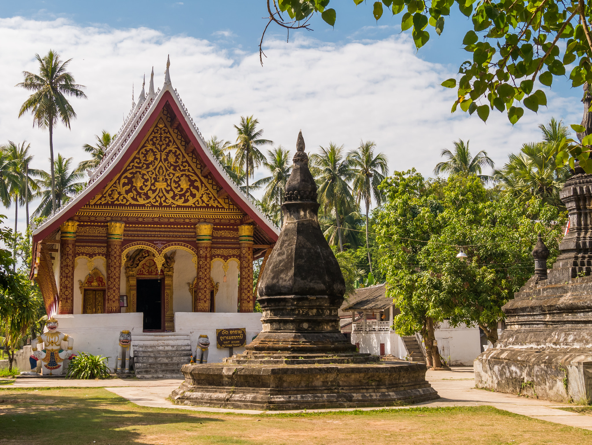 Panasonic Lumix DMC-G7 sample photo. Wat aham, luang prabang photography