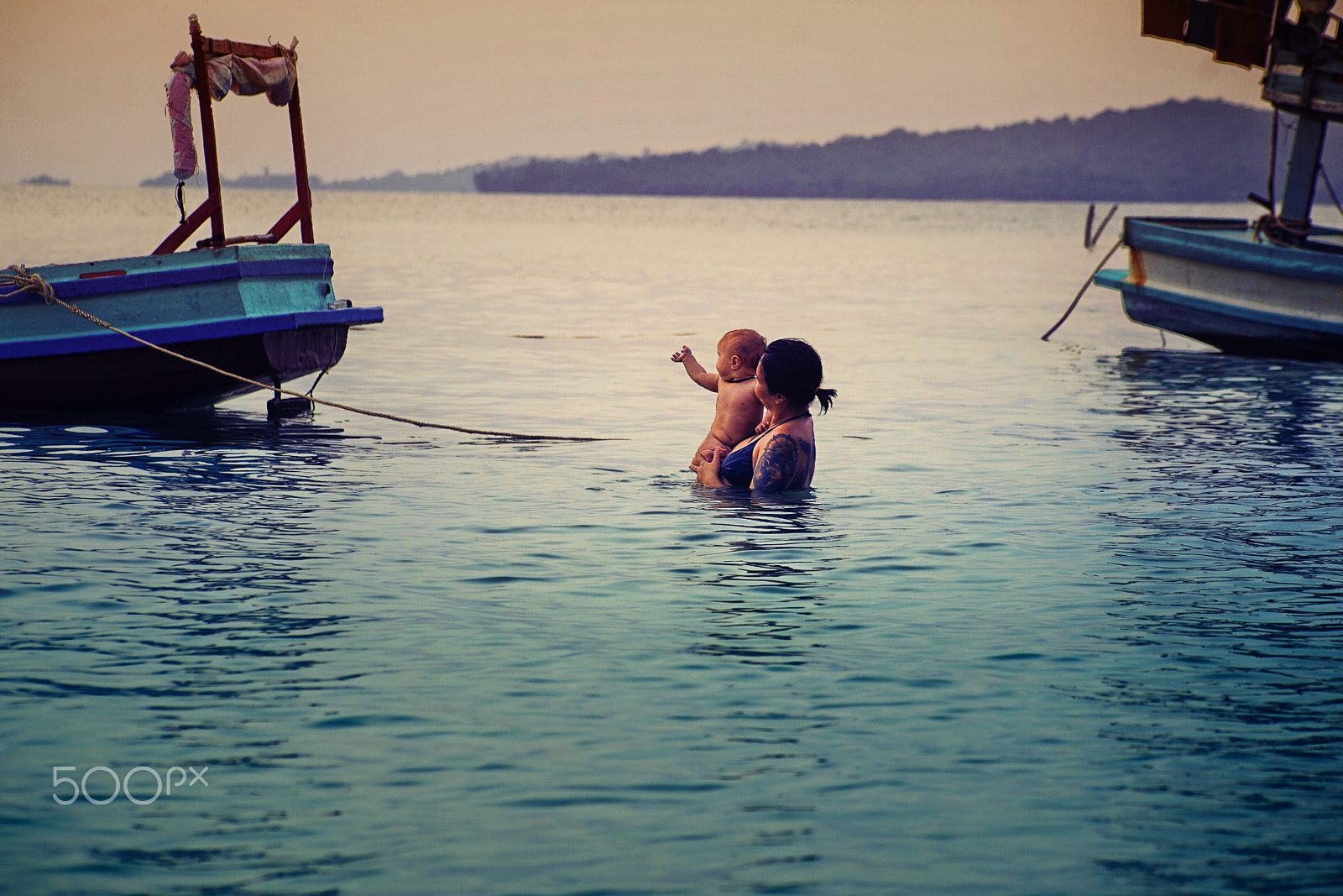 Sony a7 II + Tamron 18-270mm F3.5-6.3 Di II PZD sample photo. Sunset swimming at ong lang beach, phu quoc photography