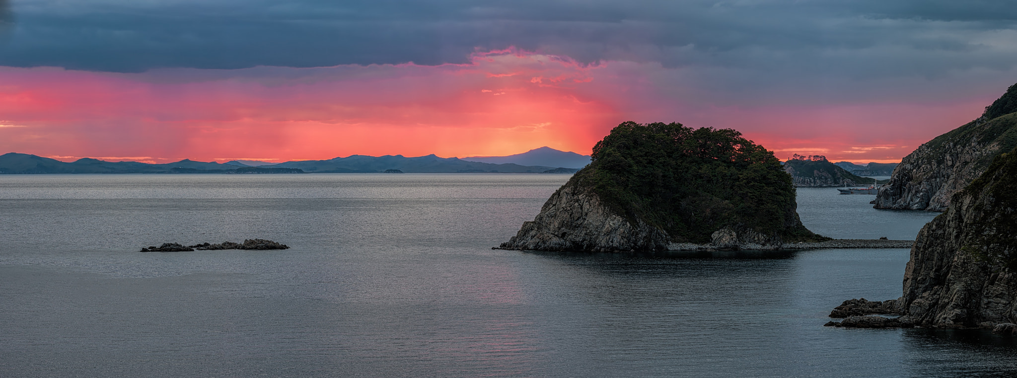 Canon EF 70-300mm F4-5.6L IS USM sample photo. Evening in the crimson tones photography