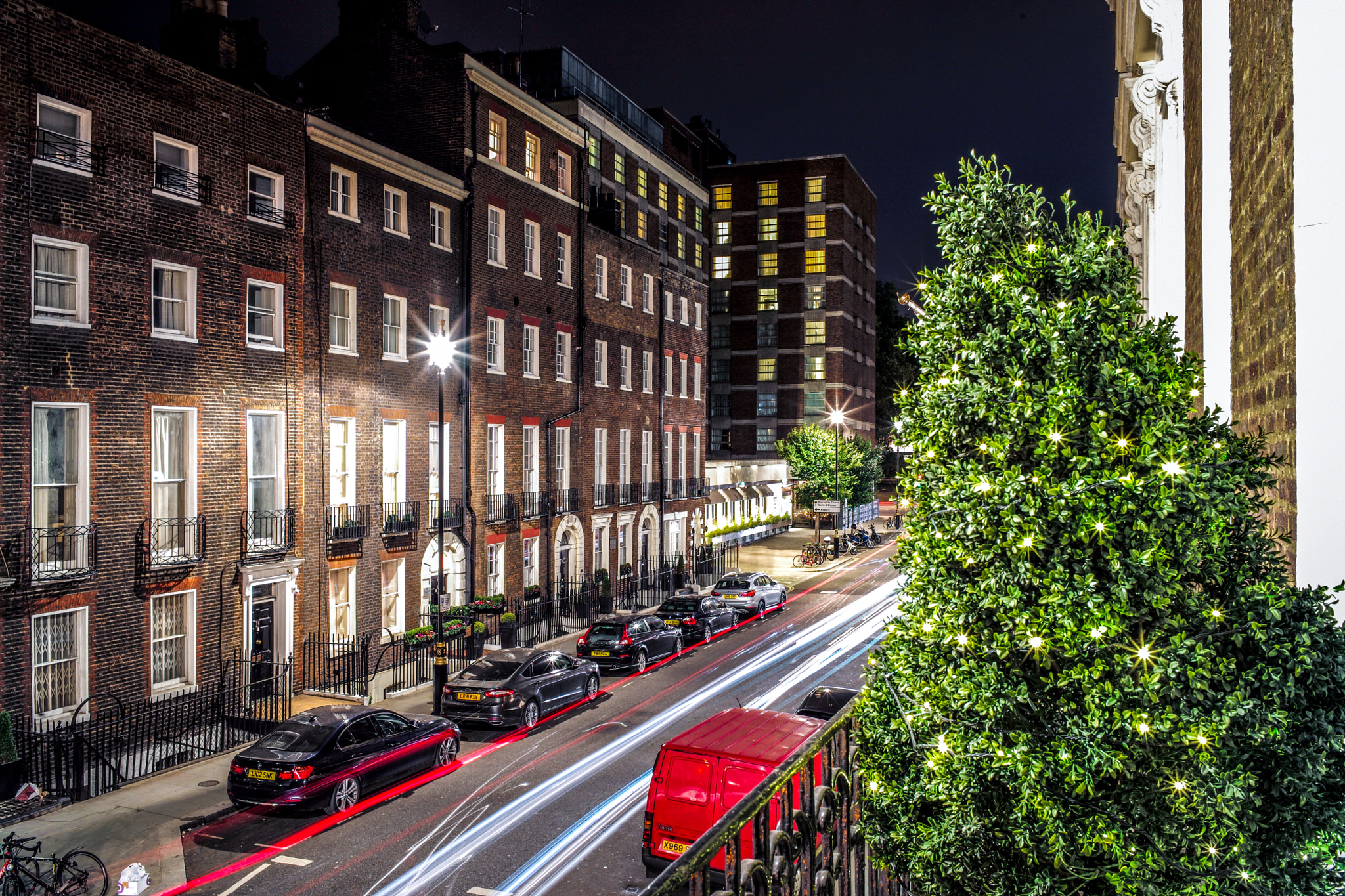 Leica Elmarit-M 28mm F2.8 ASPH sample photo. London street view in night photography