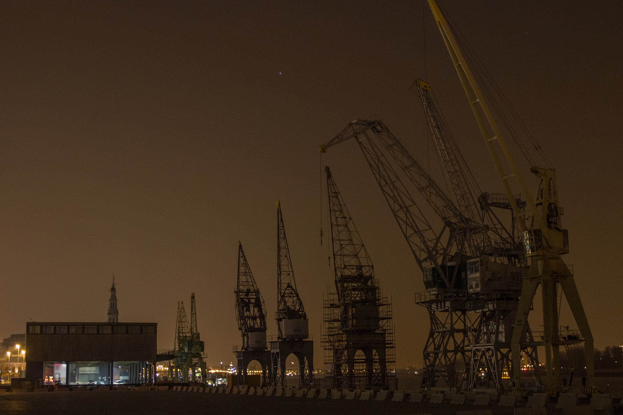 Canon EOS 600D (Rebel EOS T3i / EOS Kiss X5) + Sigma 24-70mm F2.8 EX DG Macro sample photo. The cranes of antwerp photography