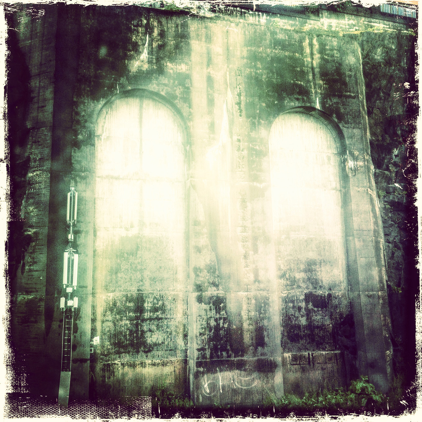 Hipstamatic 280 sample photo. The cathedral photography