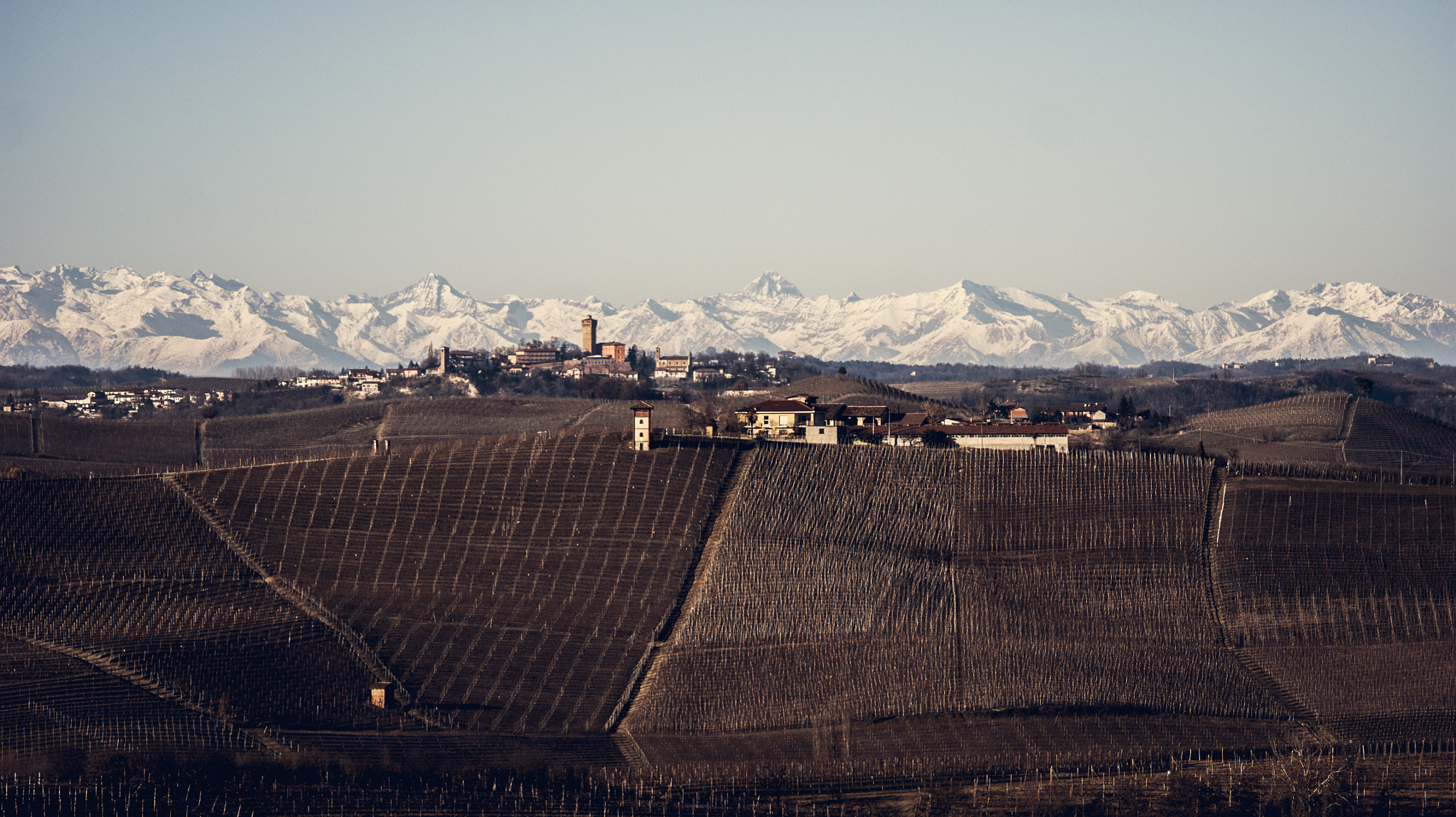 Sony Alpha DSLR-A290 + Sigma 70-300mm F4-5.6 DL Macro sample photo. Langhe hills, unesco heritage photography