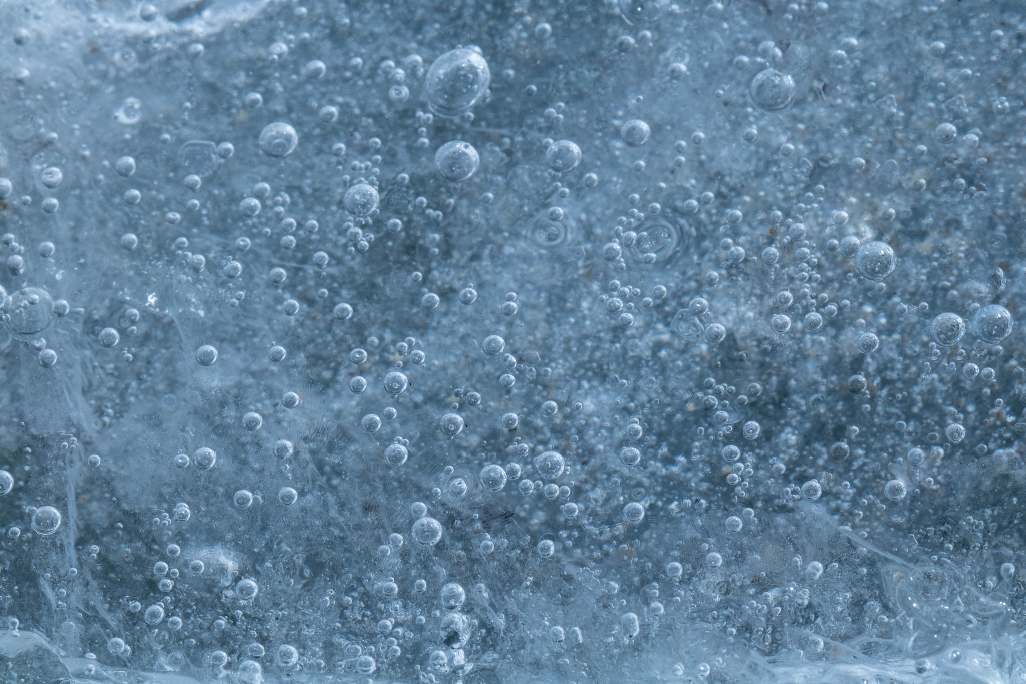 Canon EF 100mm F2.8L Macro IS USM sample photo. Air bubbles photography