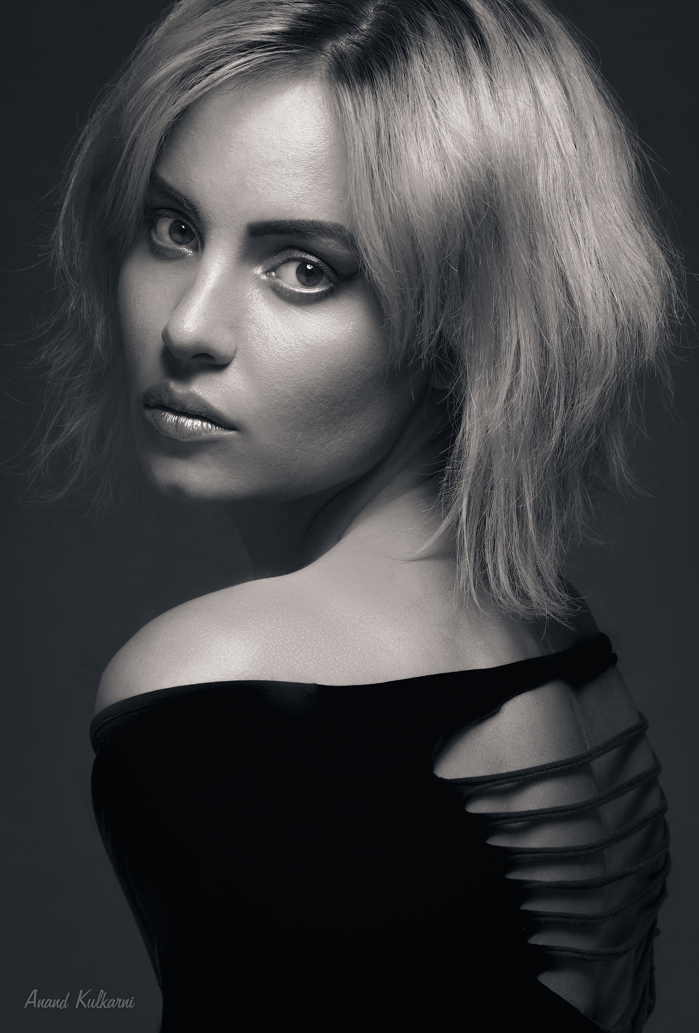 Canon EF-S 55-250mm F4-5.6 IS STM sample photo. Bw fashion portrait photography