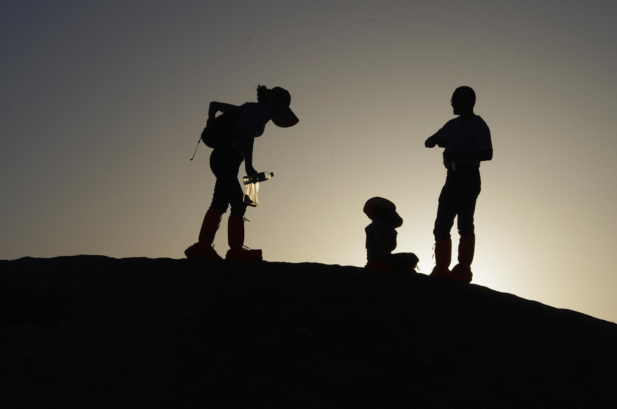 Pentax K-x sample photo. Family silhouette in the sunset photography