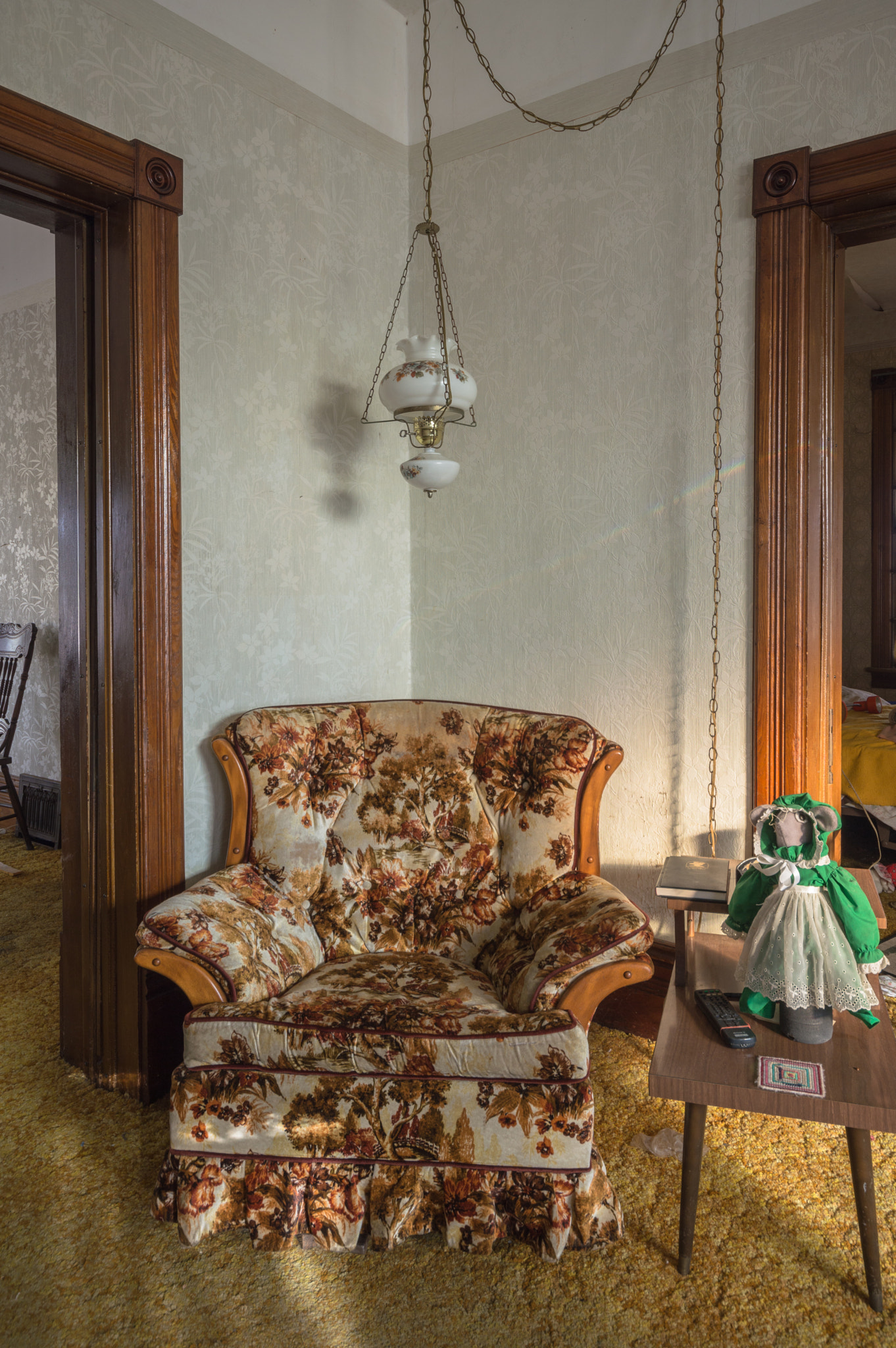 Nikon D3200 + Sigma 10-20mm F4-5.6 EX DC HSM sample photo. Comfy corner chair in an abandoned house photography