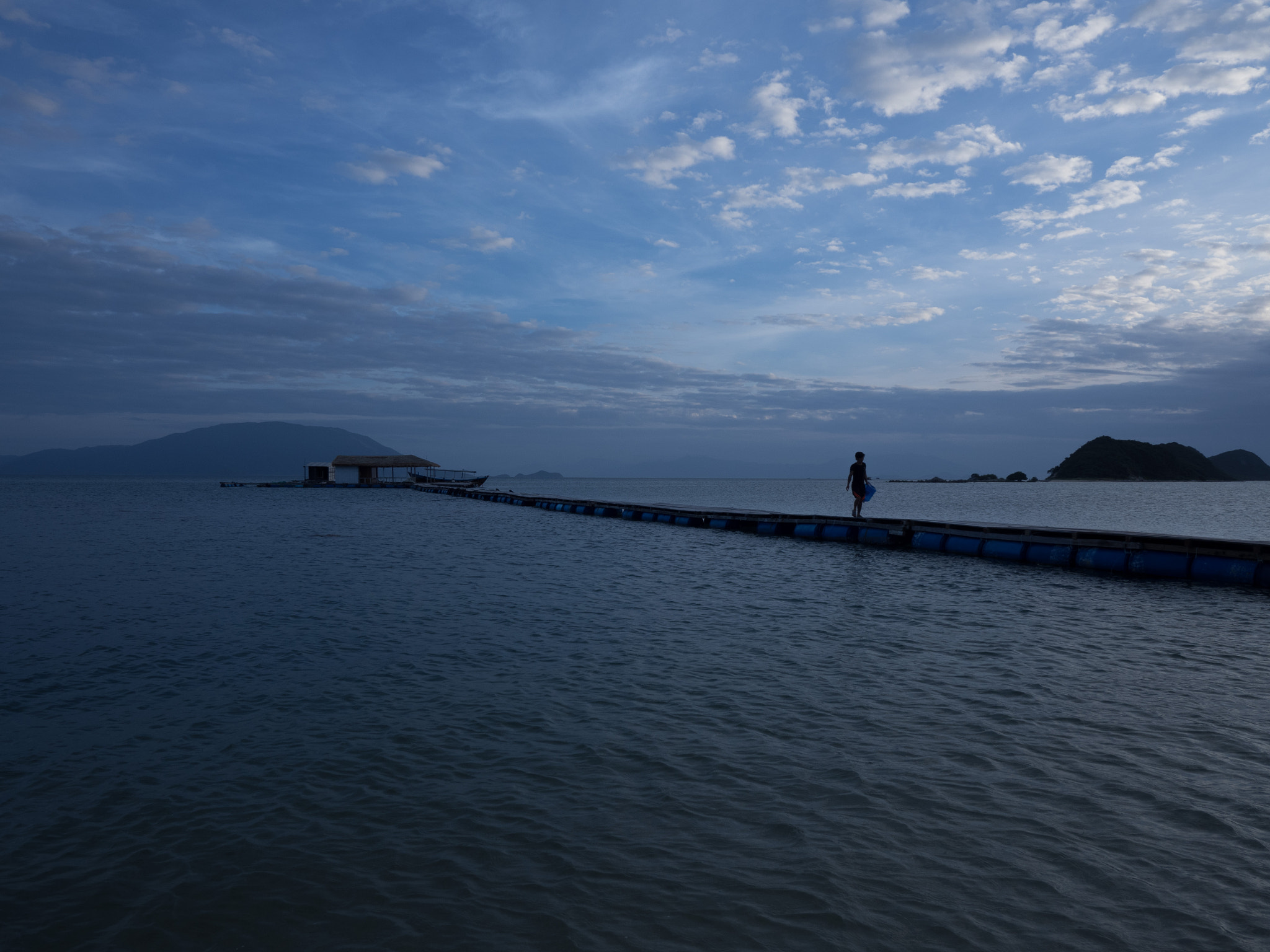 Panasonic Lumix G Vario 7-14mm F4 ASPH sample photo. Towards the land photography