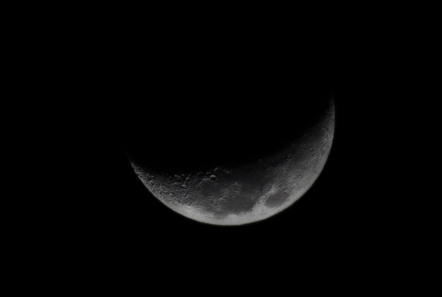 Canon EF 70-200mm F2.8L IS USM sample photo. Moon photography