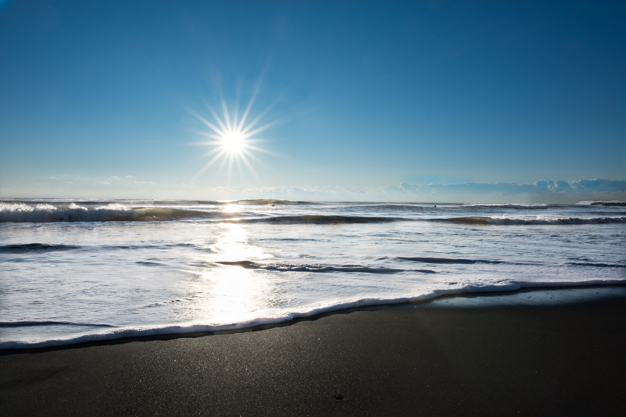 Nikon D810 + Nikon AF-S Nikkor 24mm F1.4G ED sample photo. Sunshine at the ichinomiya beach photography