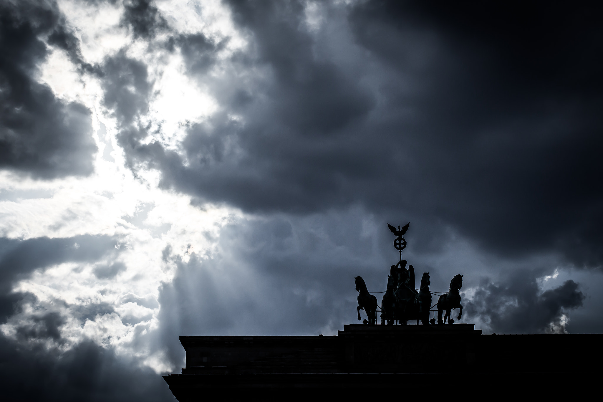 Canon EOS 700D (EOS Rebel T5i / EOS Kiss X7i) + Canon EF 40mm F2.8 STM sample photo. Strahlende quadriga photography