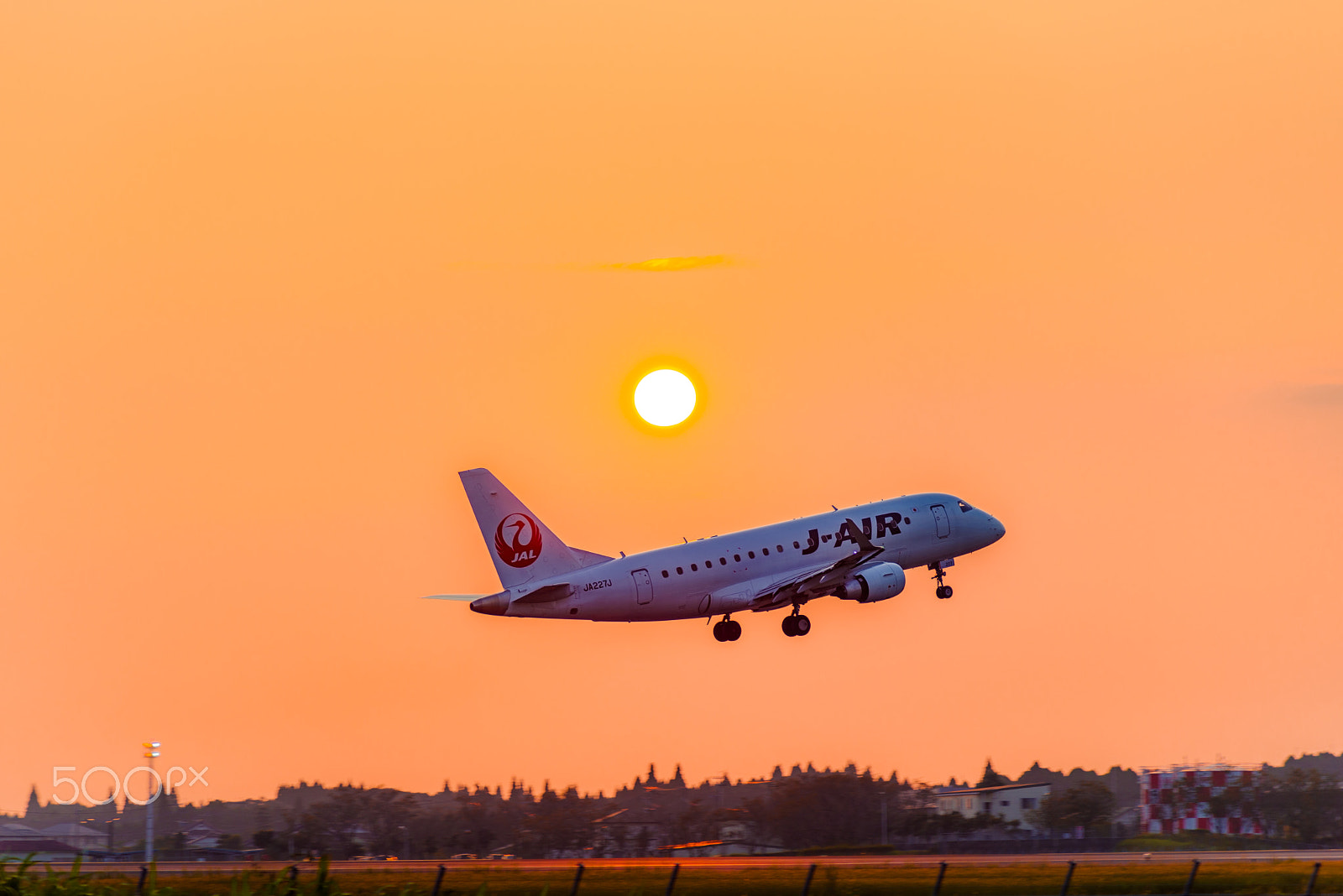 Tamron AF 70-300mm F4-5.6 LD Macro 1:2 sample photo. Embraer erj-170 photography