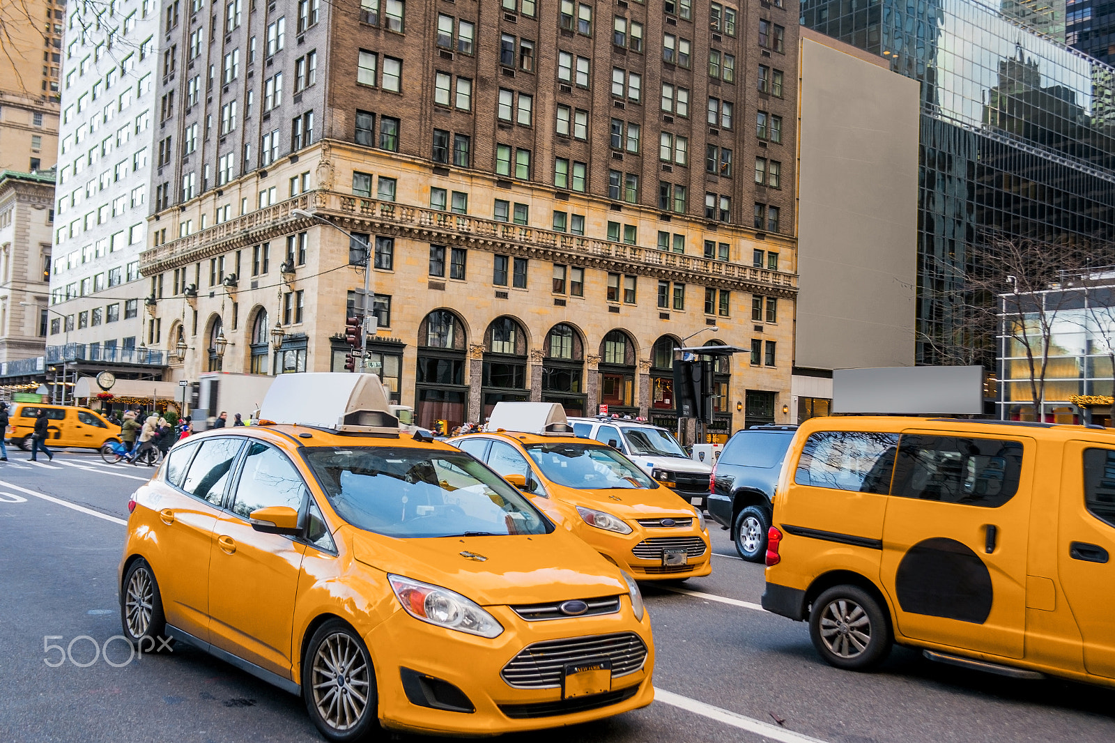 Samsung NX1000 + Samsung NX 20-50mm F3.5-5.6 ED sample photo. Cabs passing on 5th avenue in manhattan, new york photography