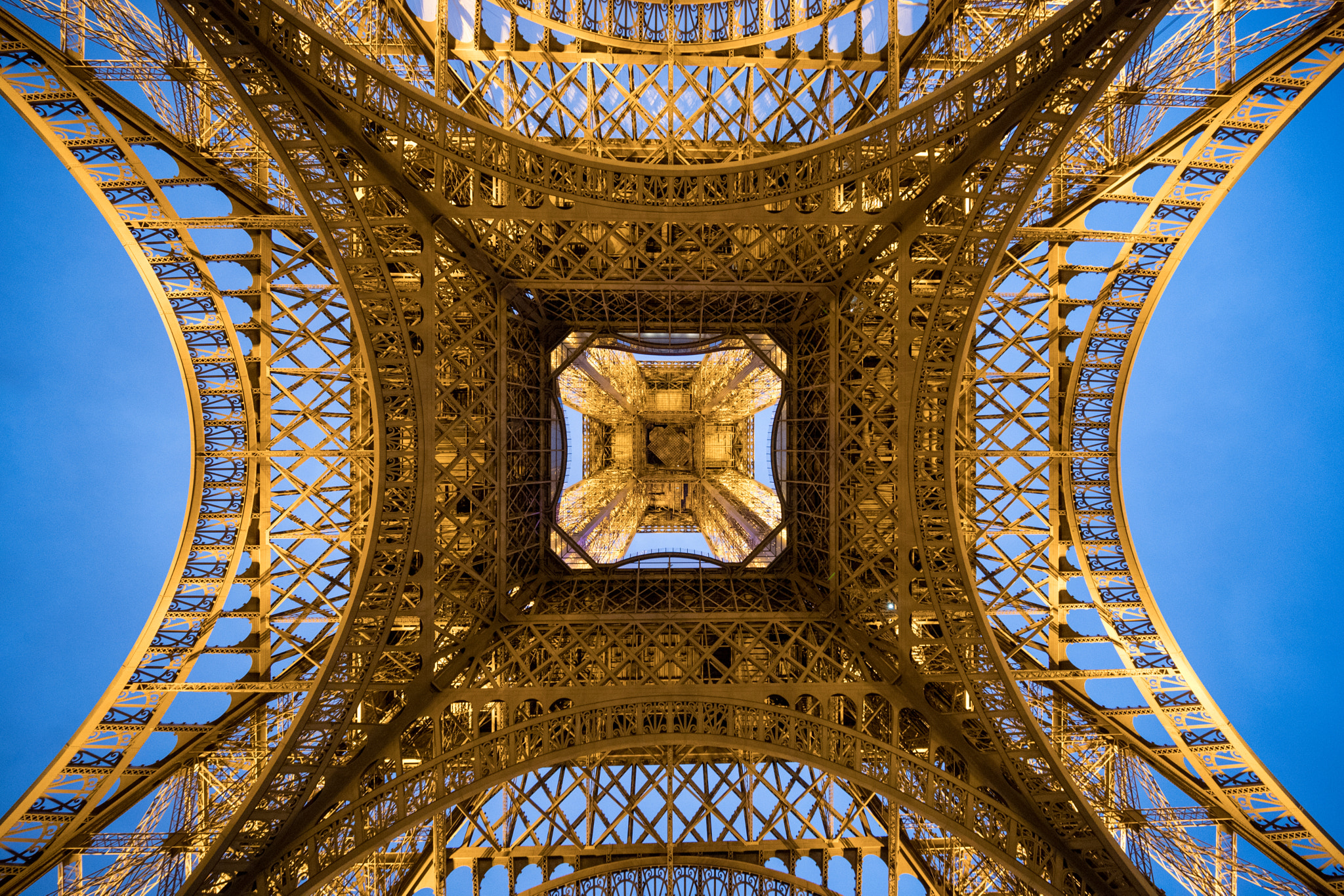 Canon EF 11-24mm F4L USM sample photo. Upside down eiffel photography