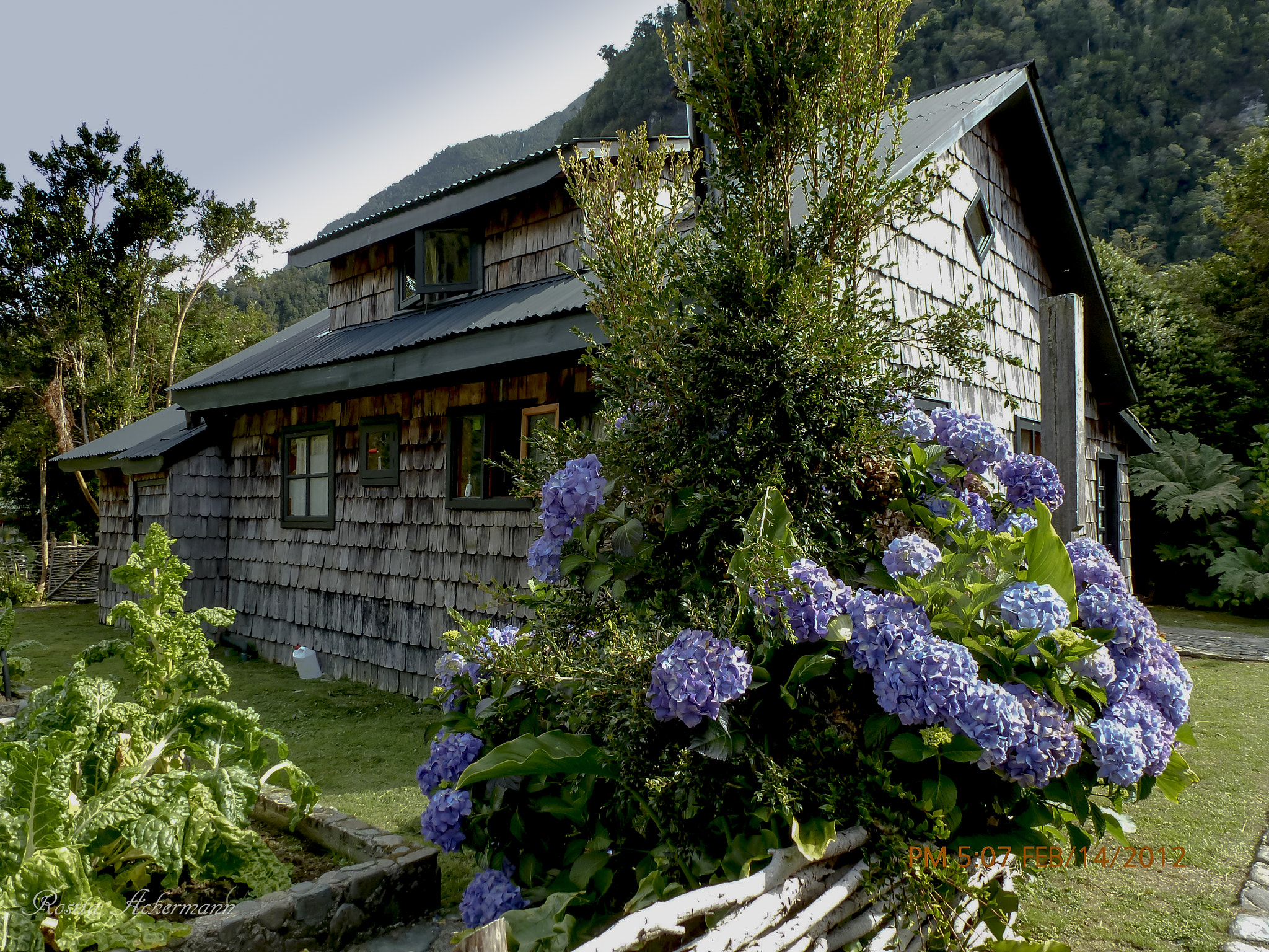 Panasonic Lumix DMC-ZS8 (Lumix DMC-TZ18) sample photo. Tipical house from the south of chile photography