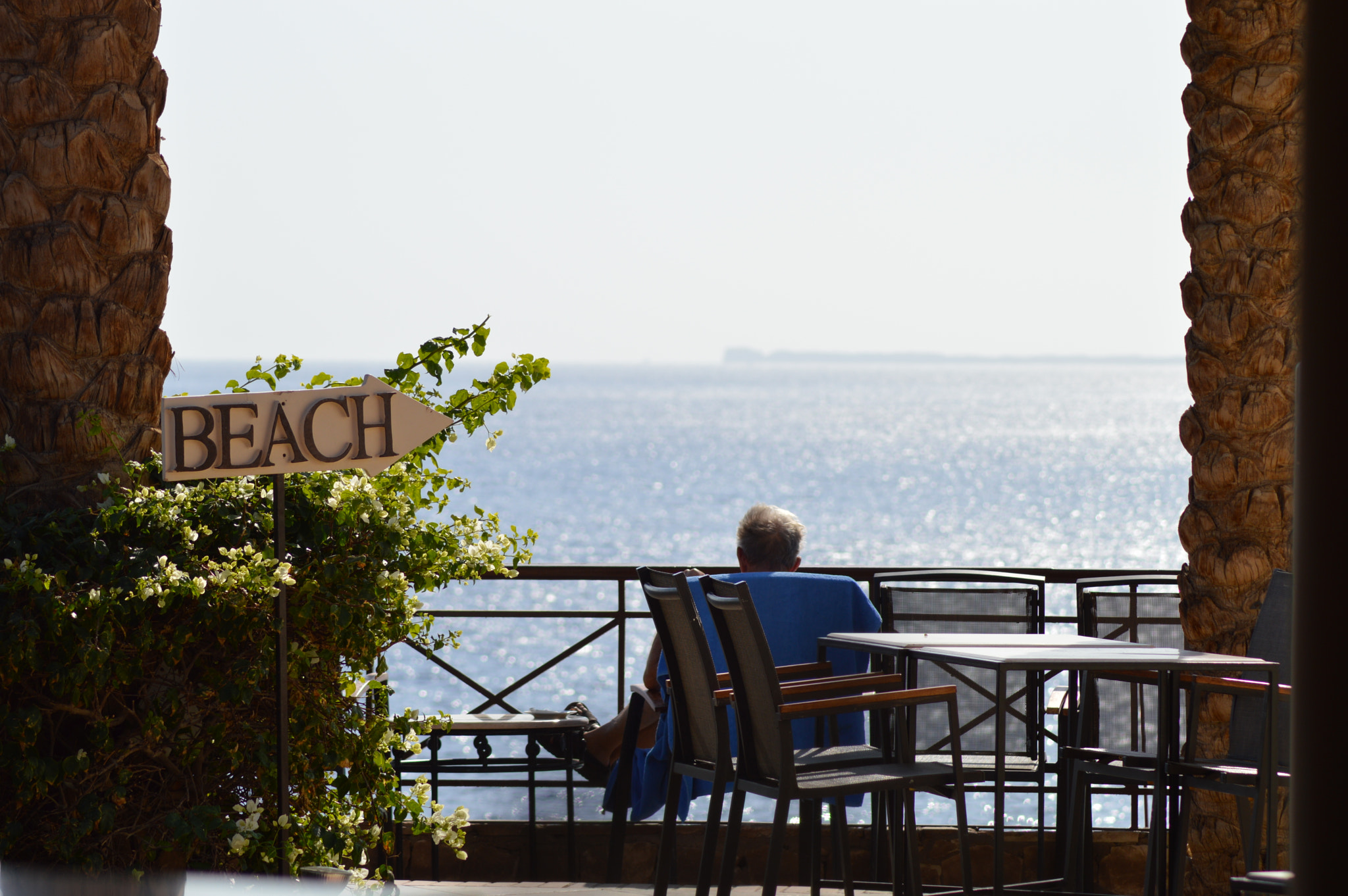 Nikon AF Nikkor 70-300mm F4-5.6G sample photo. To the beach photography