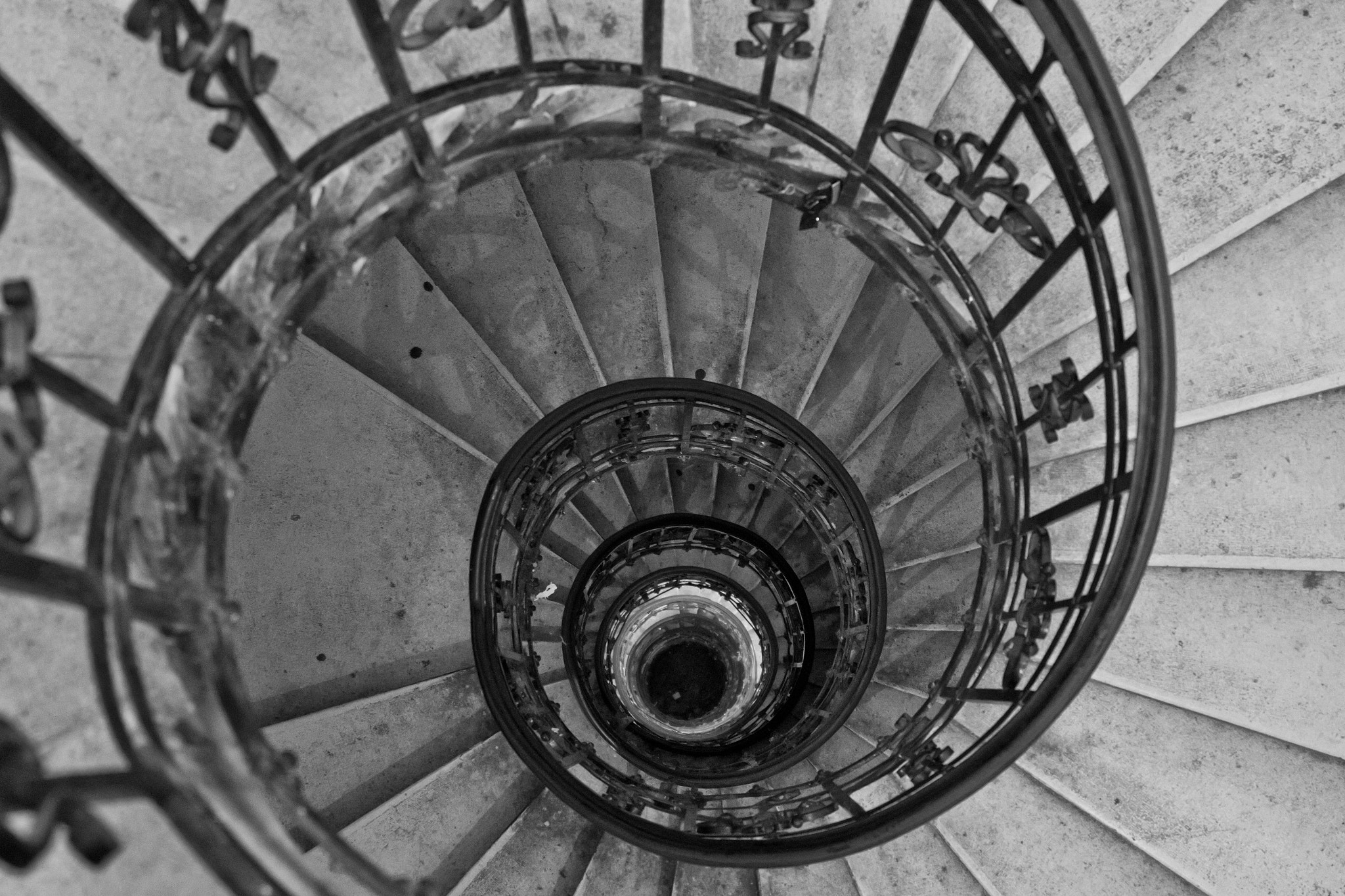 Canon EF 16-35mm F4L IS USM sample photo. St. stephen's spiral photography