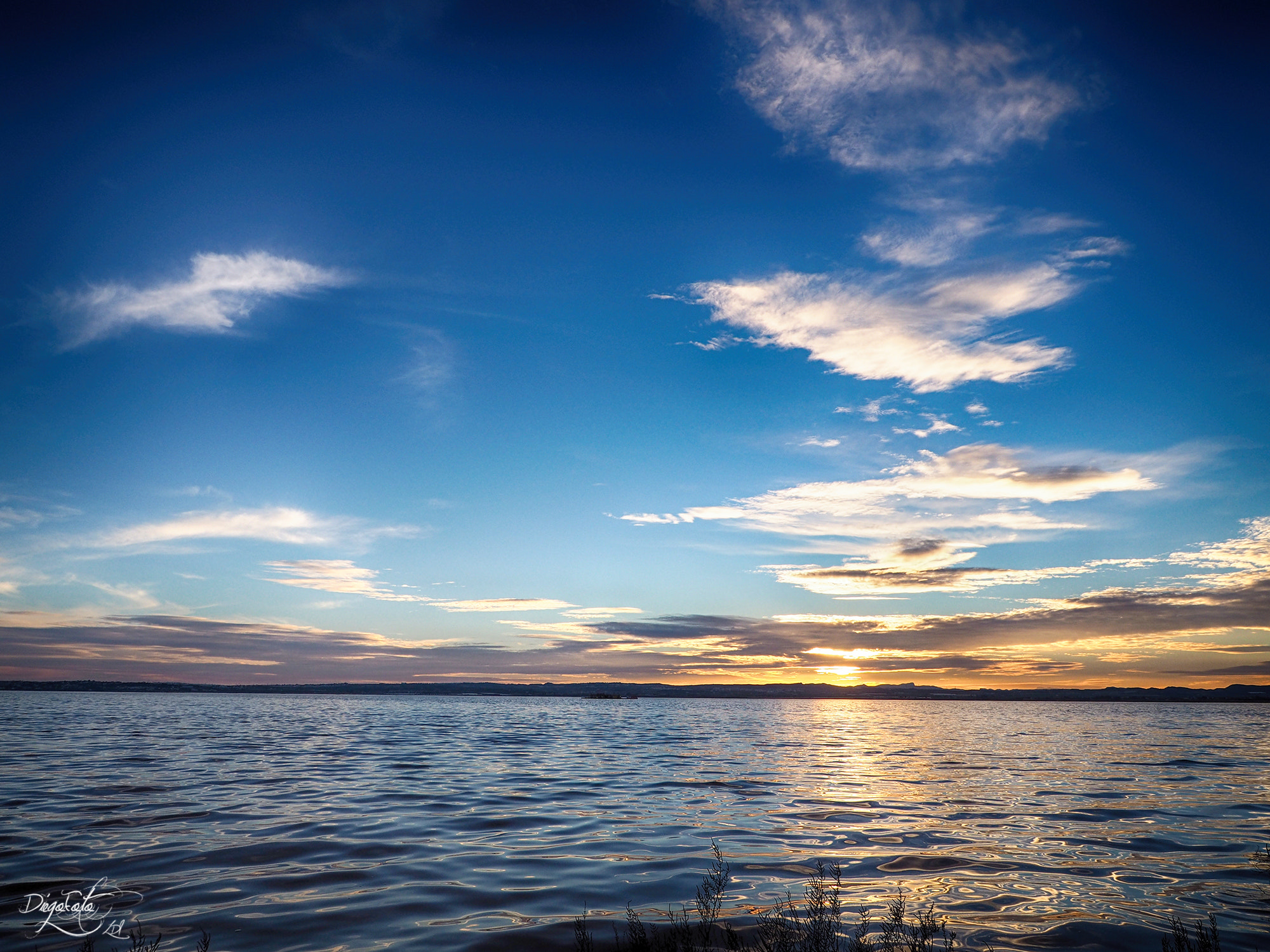 Olympus OM-D E-M10 II + OLYMPUS M.9-18mm F4.0-5.6 sample photo. Atardecer en las salinas photography