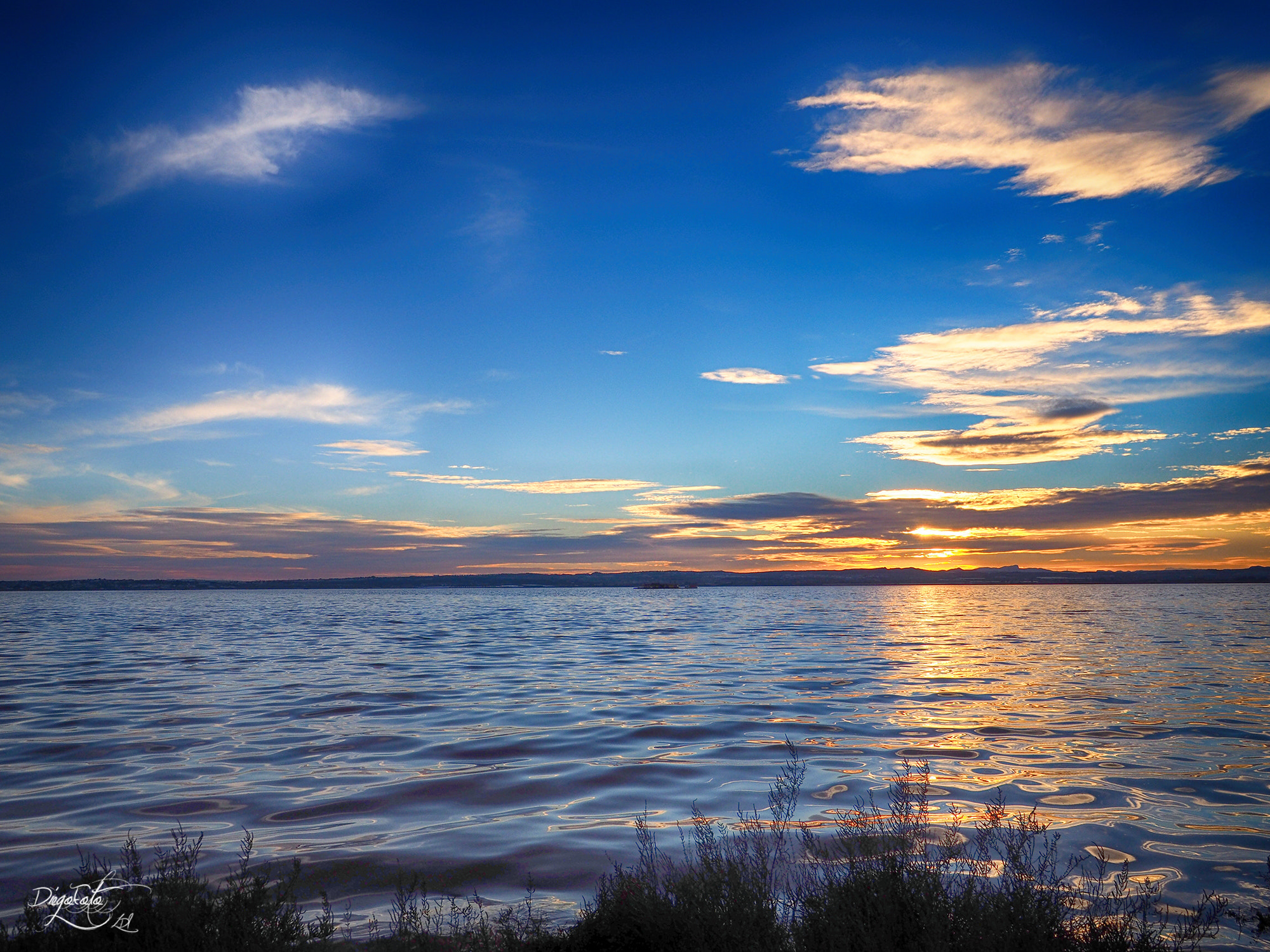 Olympus OM-D E-M10 II + OLYMPUS M.9-18mm F4.0-5.6 sample photo. Atardecer en las salinas photography