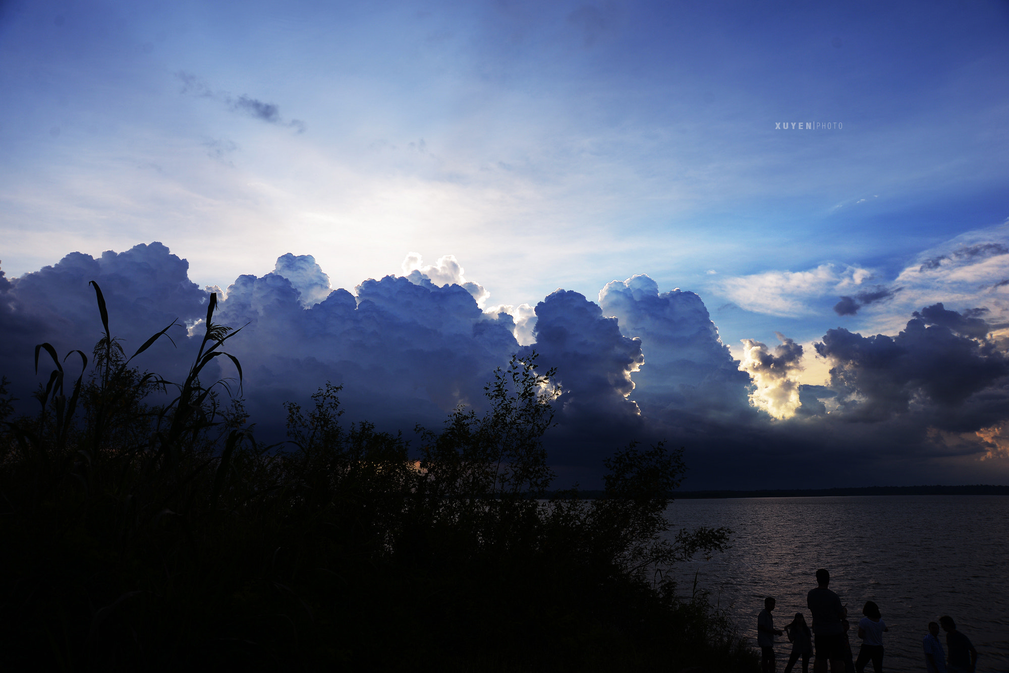 AF Zoom-Nikkor 75-300mm f/4.5-5.6 sample photo. Clouds photography