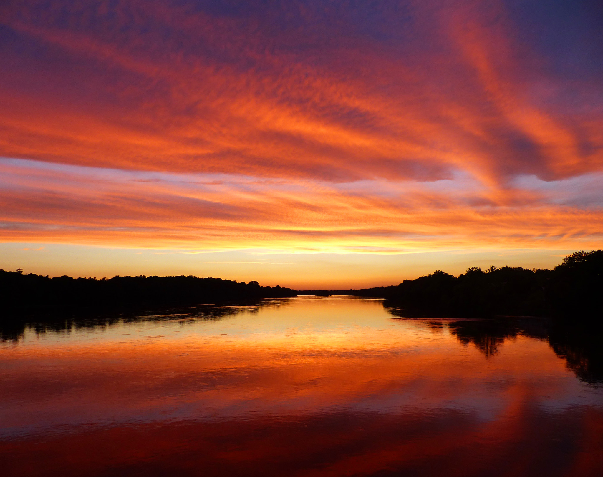 Leica V-Lux 4 sample photo. Red delight at sunset photography