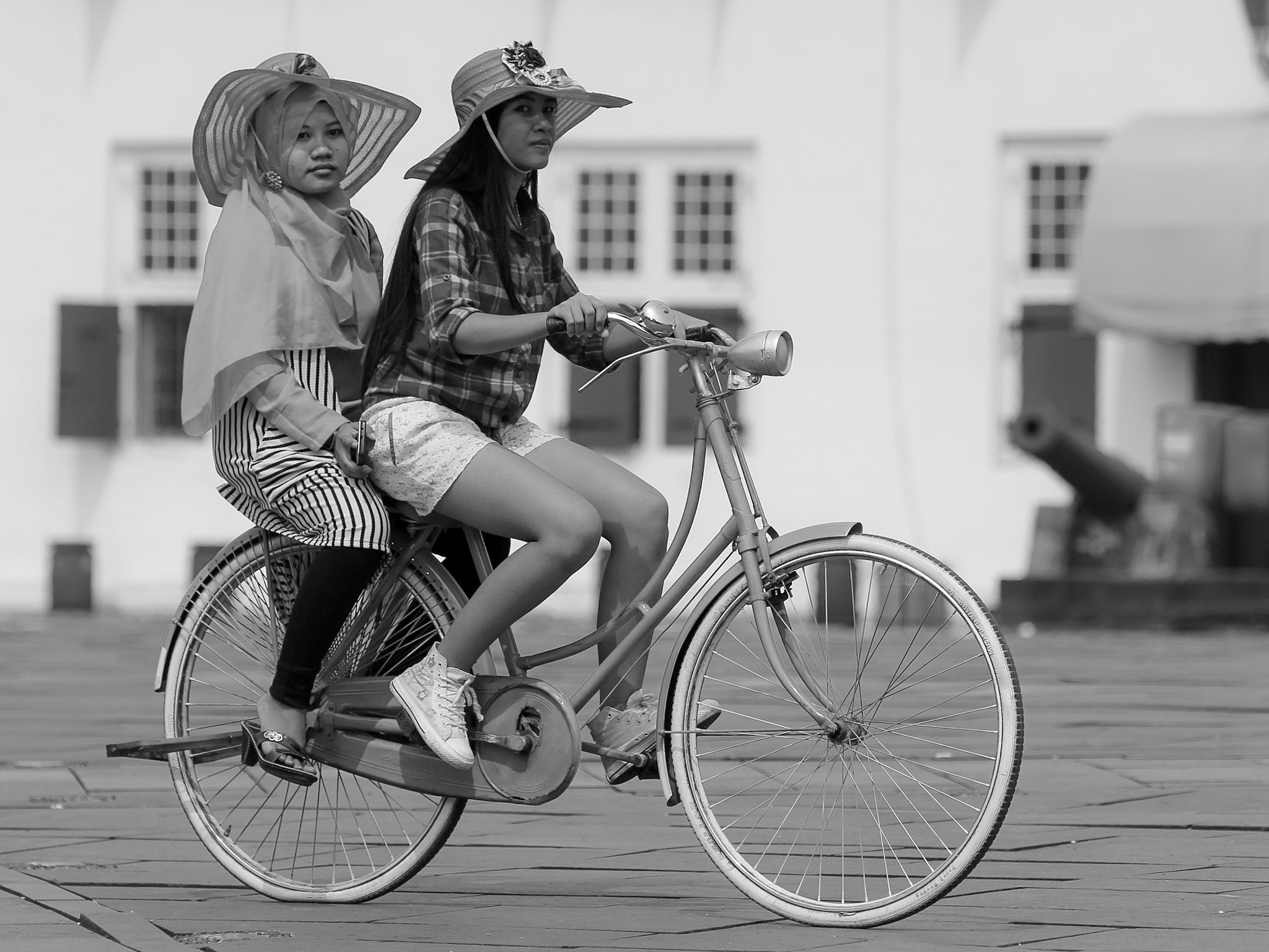 Canon EF 70-200mm F2.8L IS II USM sample photo. Bicyclists... photography