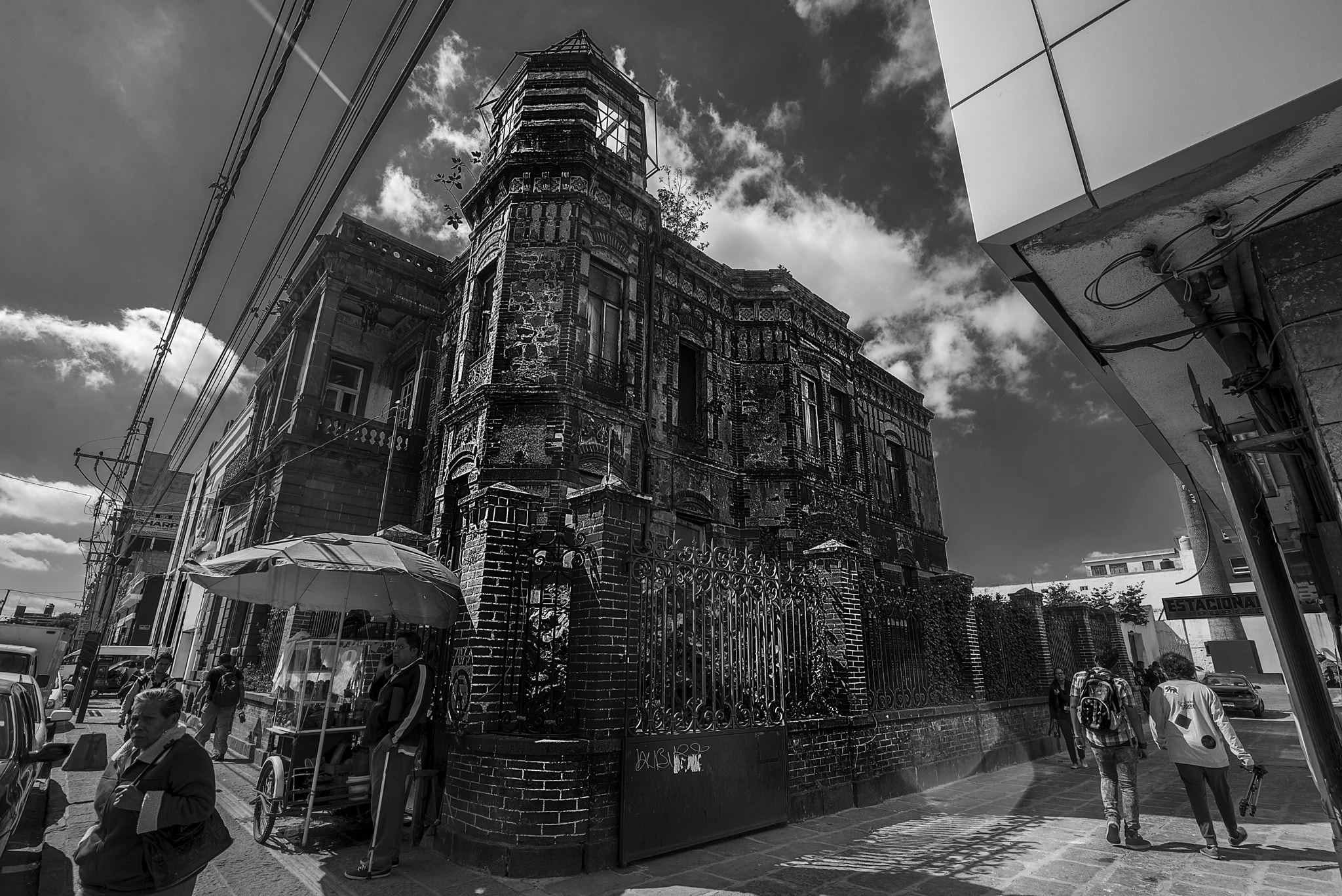 Tokina AT-X 16-28mm F2.8 Pro FX sample photo. Casa abandonada photography