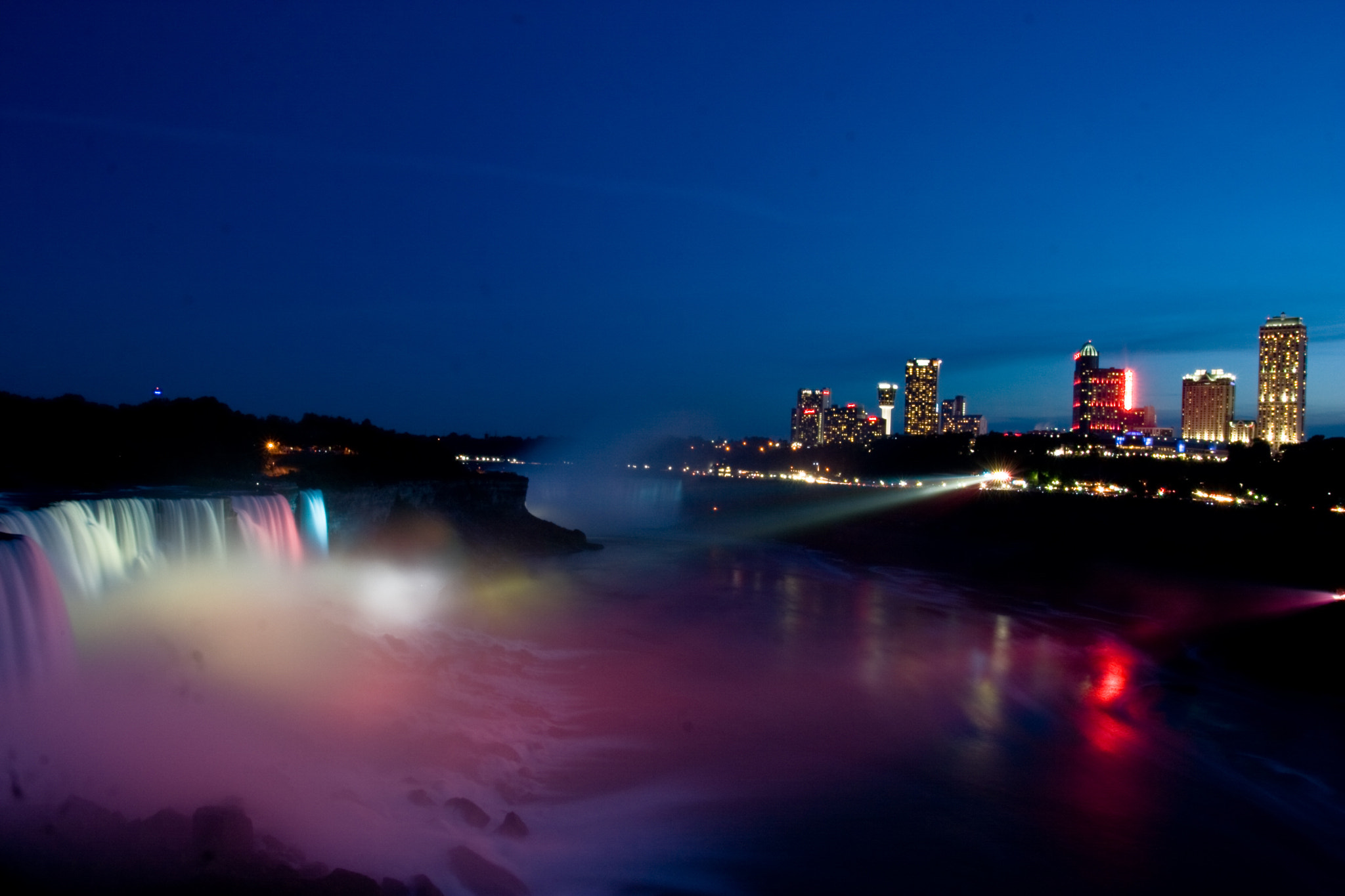 Canon EOS 400D (EOS Digital Rebel XTi / EOS Kiss Digital X) sample photo. Niagara night fall photography