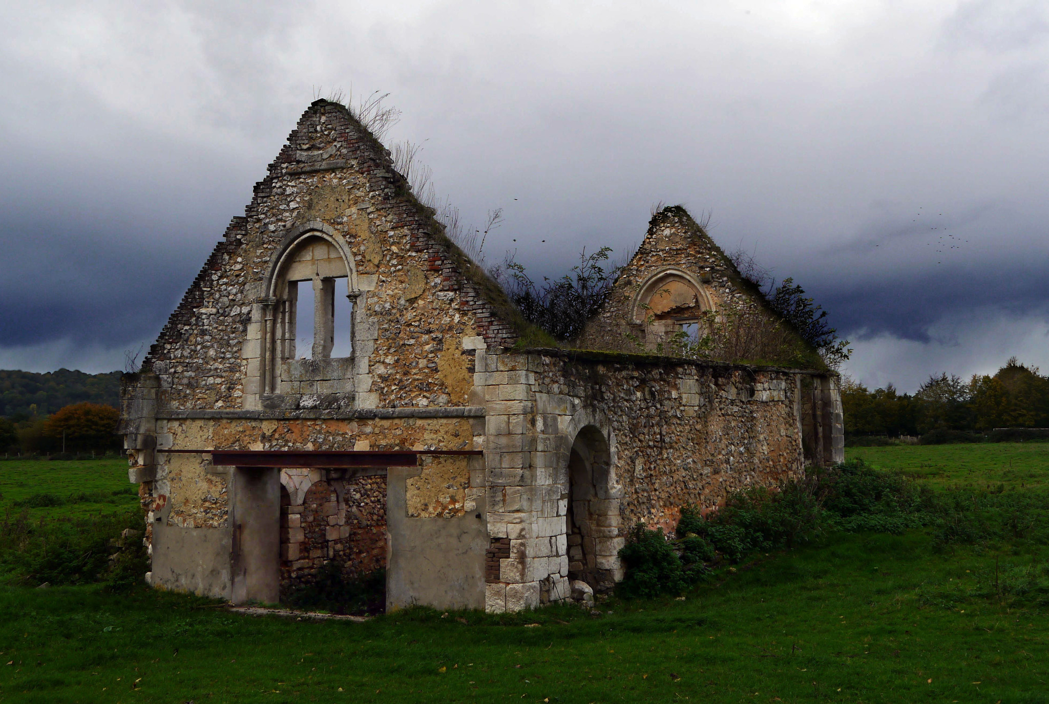 Panasonic Lumix DMC-G5 sample photo. Chappelle médiévale - ruines photography
