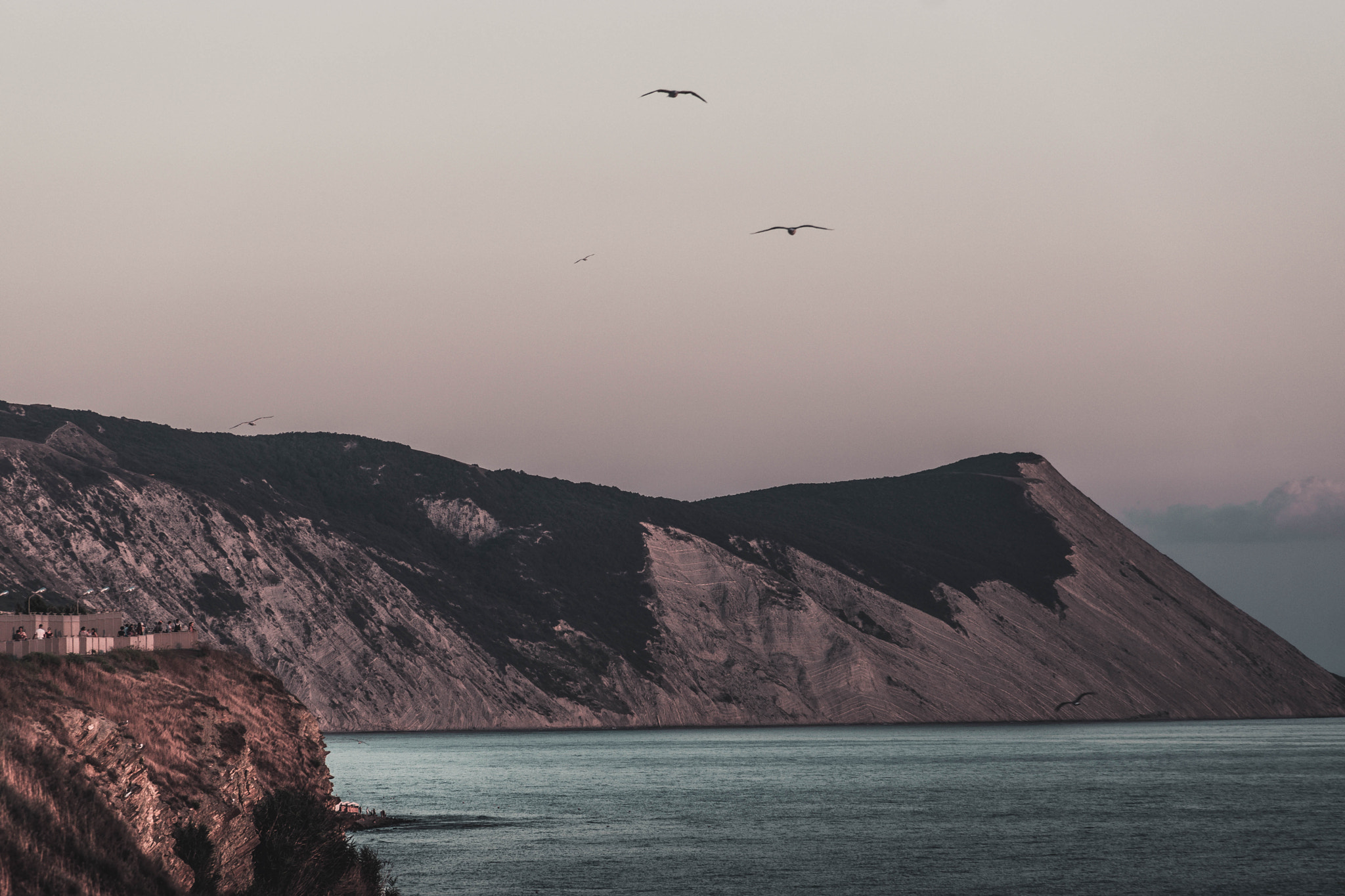 Sony SLT-A77 + Sony DT 18-135mm F3.5-5.6 SAM sample photo. Sea and the mountain photography