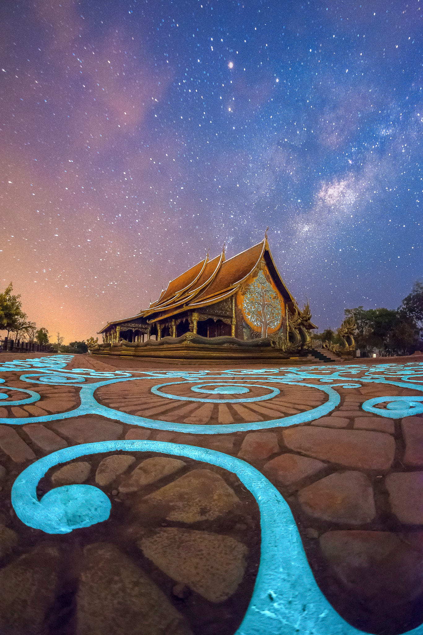 Samyang 12mm F2.8 ED AS NCS Fisheye sample photo. Glow photography