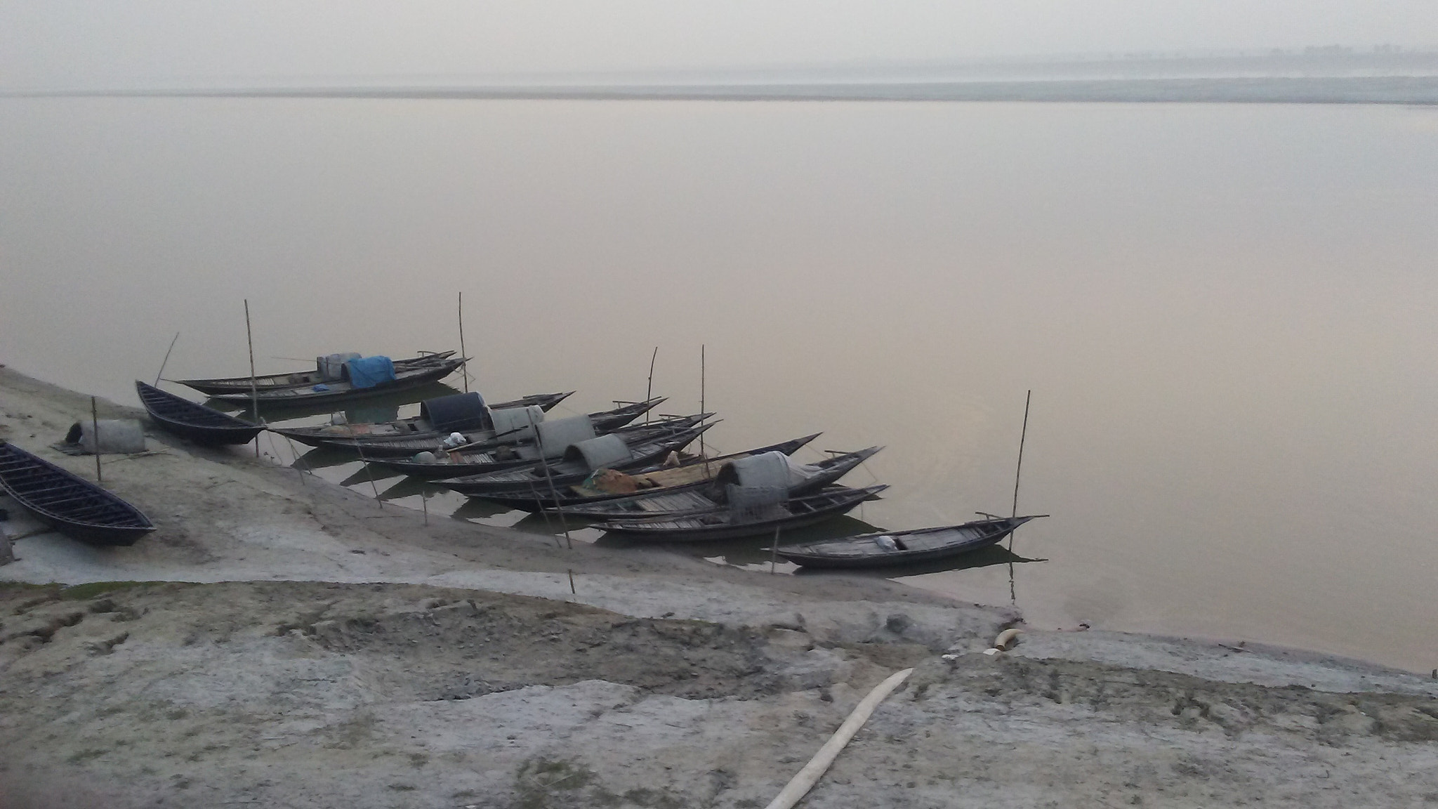 LG M1 sample photo. Bank of river photography
